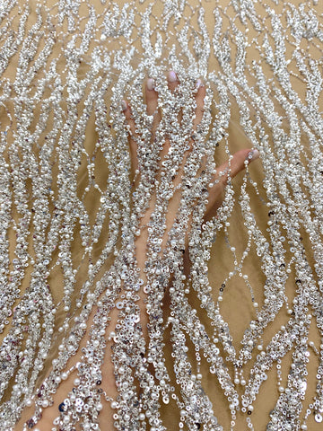 Dantela Couture Argintie pe Tulle Nude cu Siraguri cu Perle, Margele si Paiete