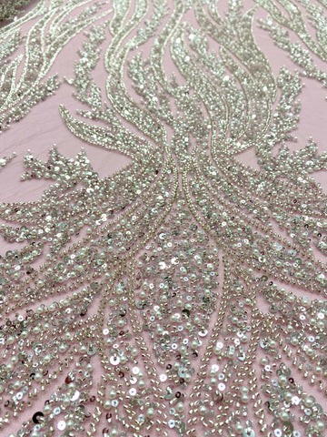 Dantela Couture Argintie pe Tulle Roz cu Panou, cu Perle, Margele si Paiete