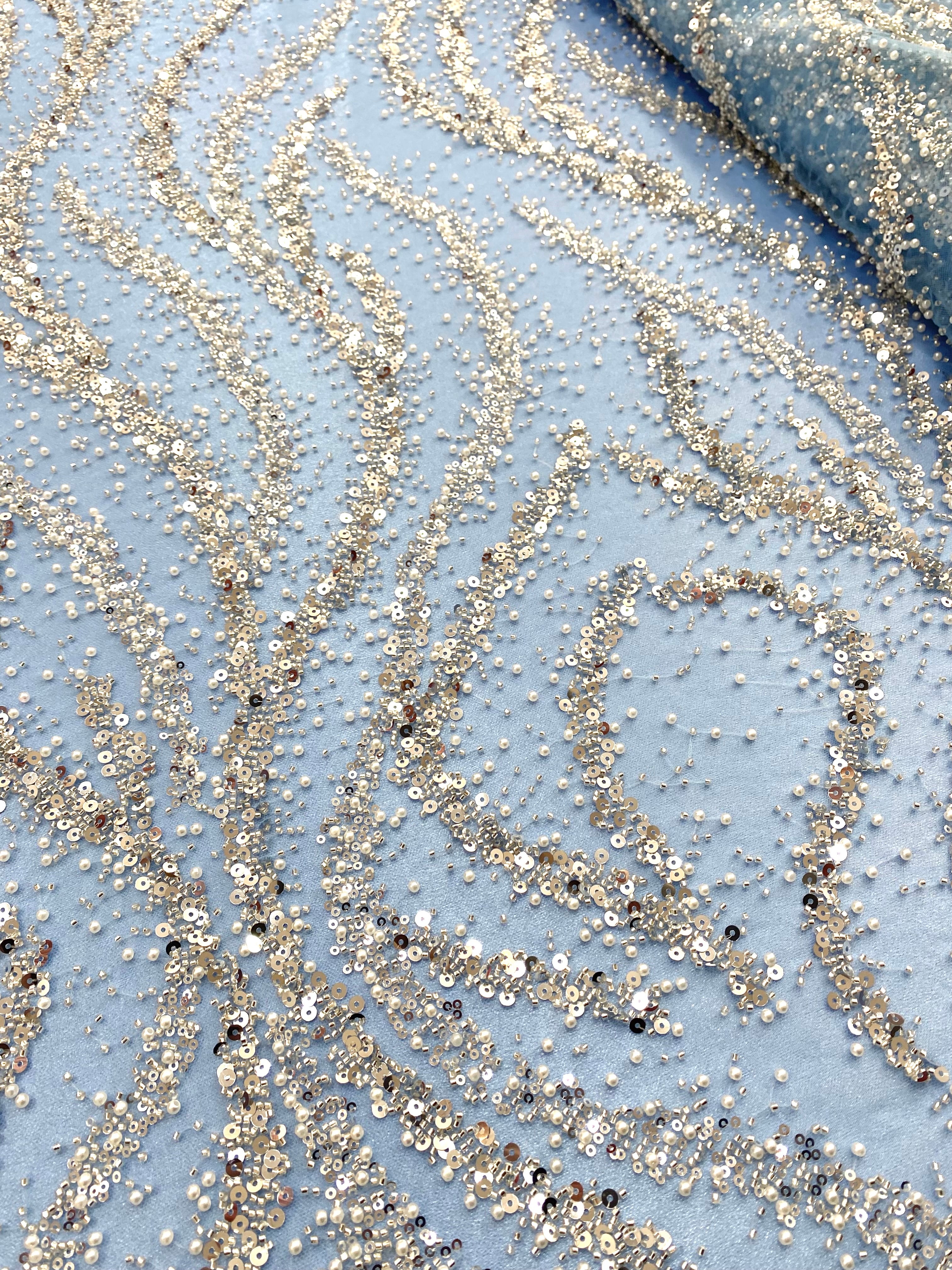 Dantela Couture Argintie pe Tulle Bleu cu Perle, Margele si Paiete