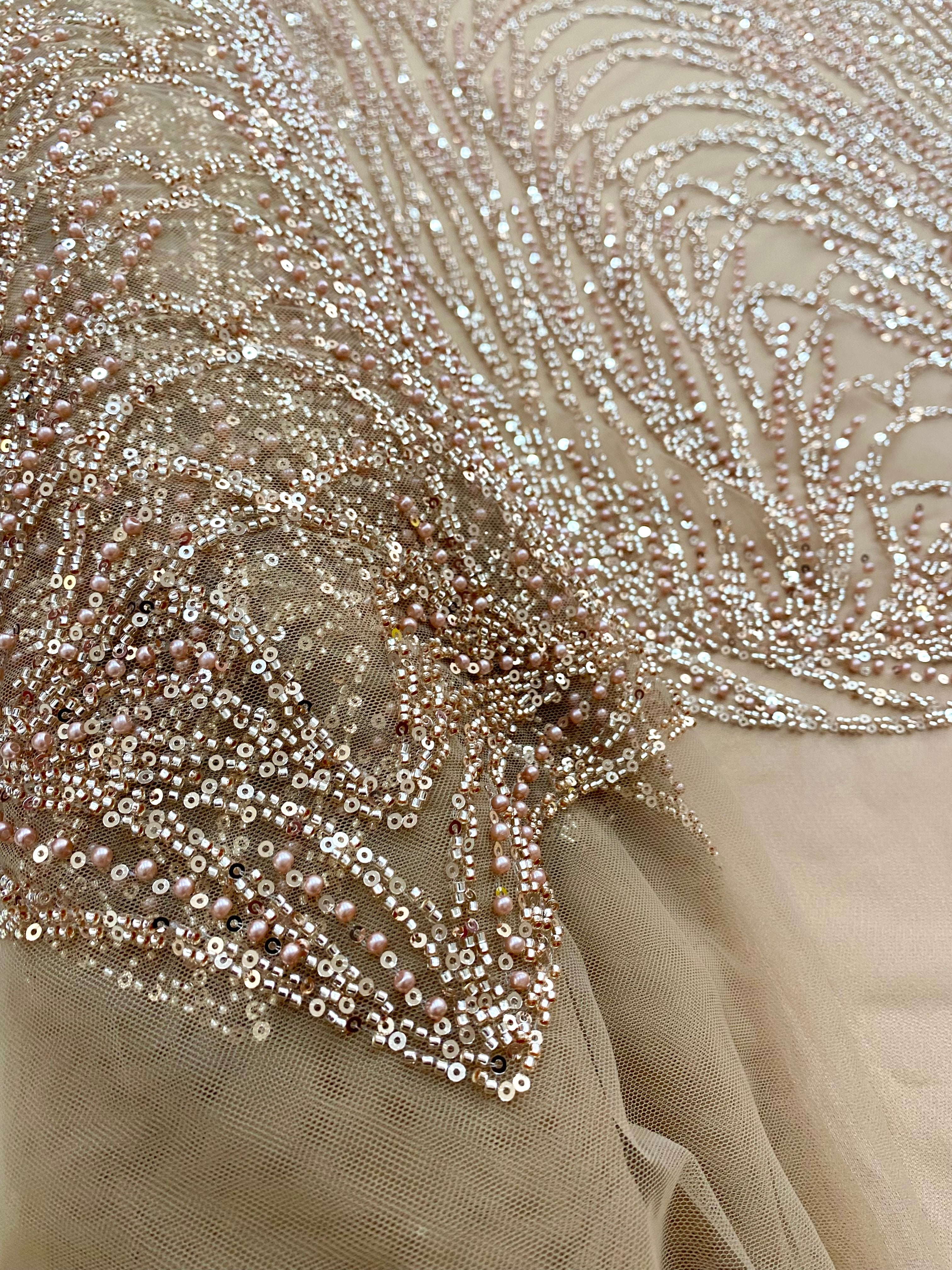 Dantela Couture Auriu Rose cu Model Liniar, cu Margele si Paiete