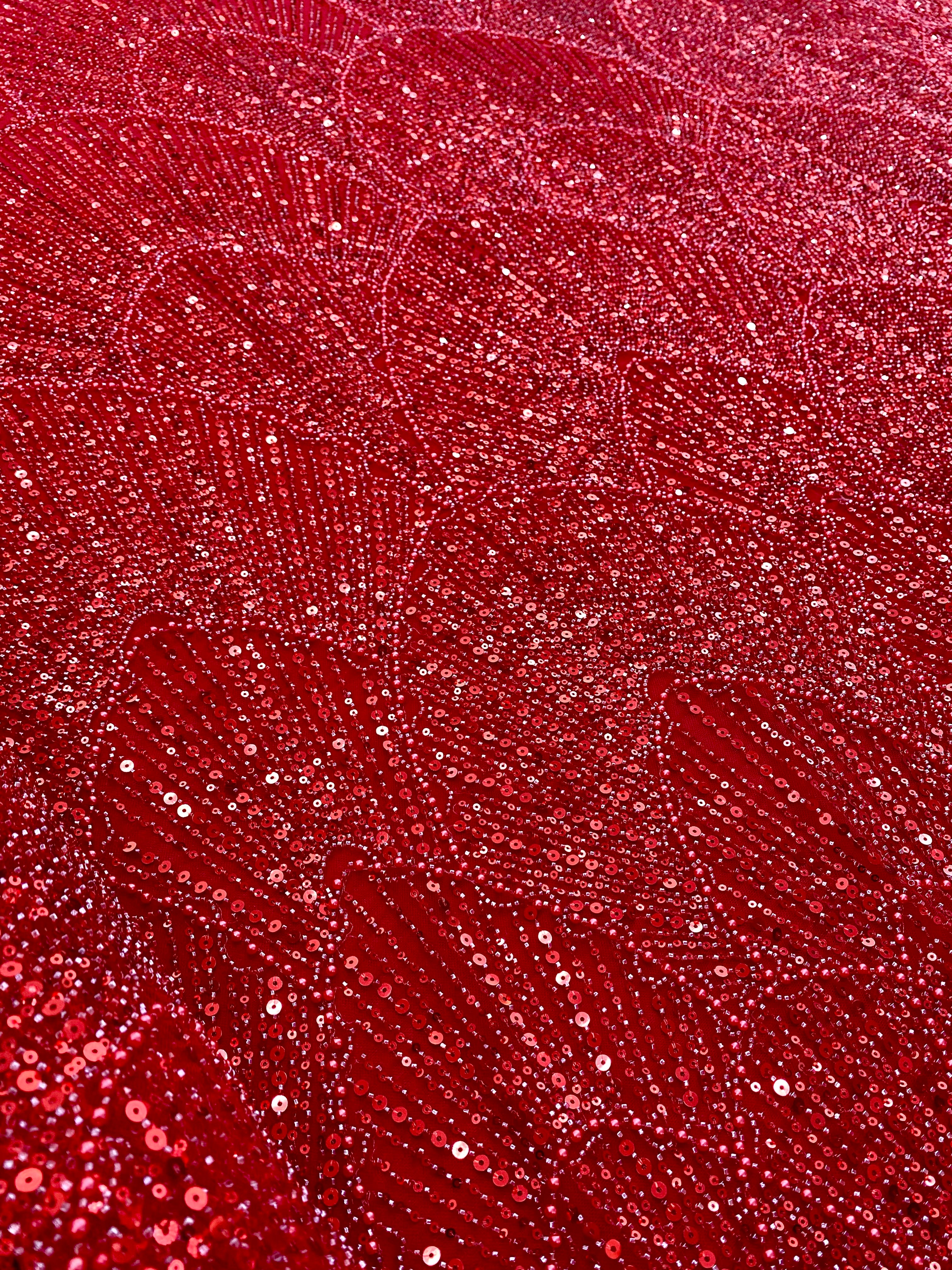 Piros Couture csipke geometriai mintával, gyöngyökkel, gyöngyöcskékkel és flitterekkel