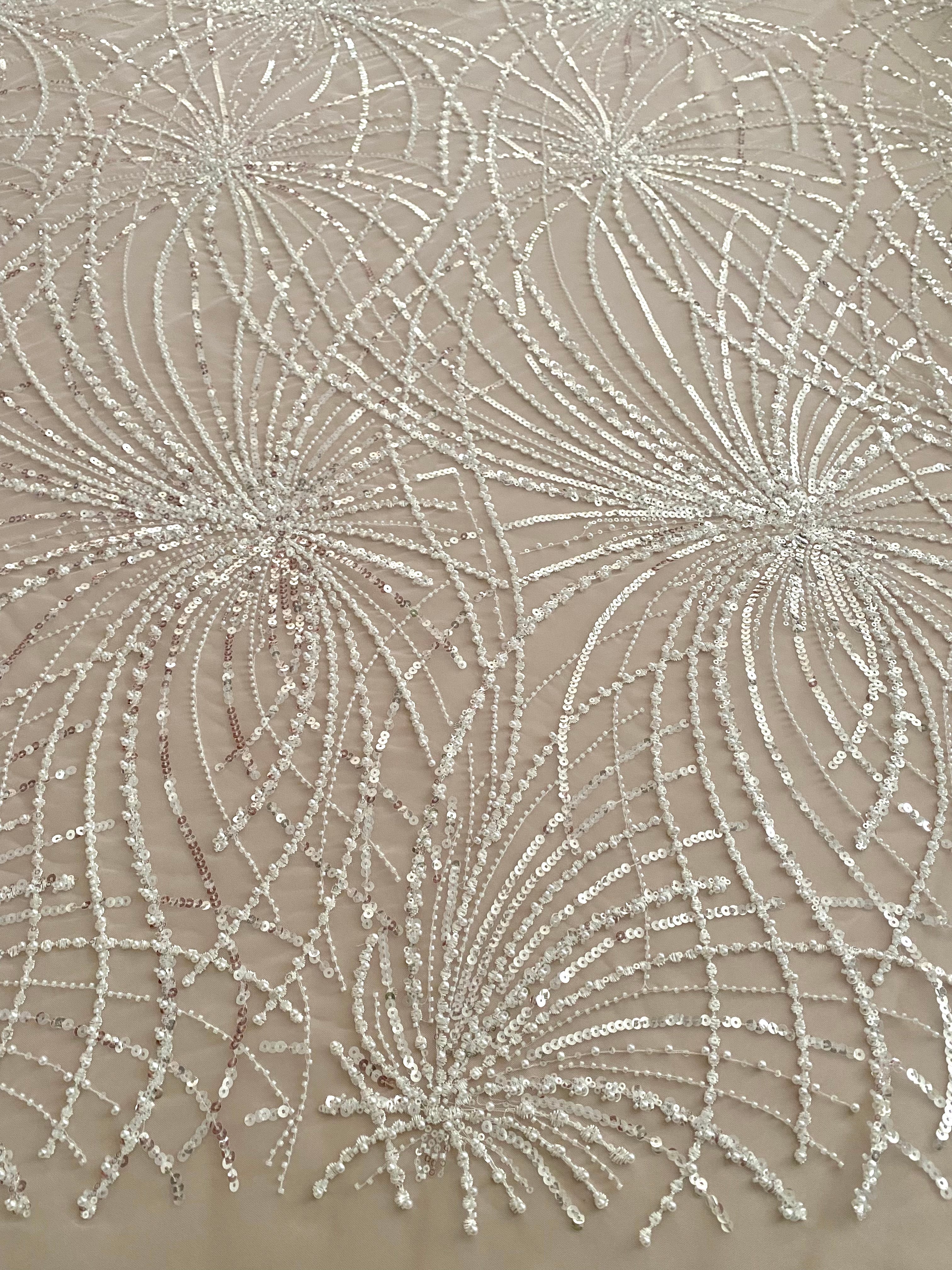 Dantela Couture Ivory geometriai mintával, gyöngyökkel, gyöngyöcskékkel és flitterekkel