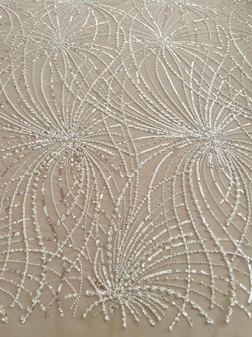 Dantela Couture Ivory geometriai mintával, gyöngyökkel, gyöngyöcskékkel és flitterekkel