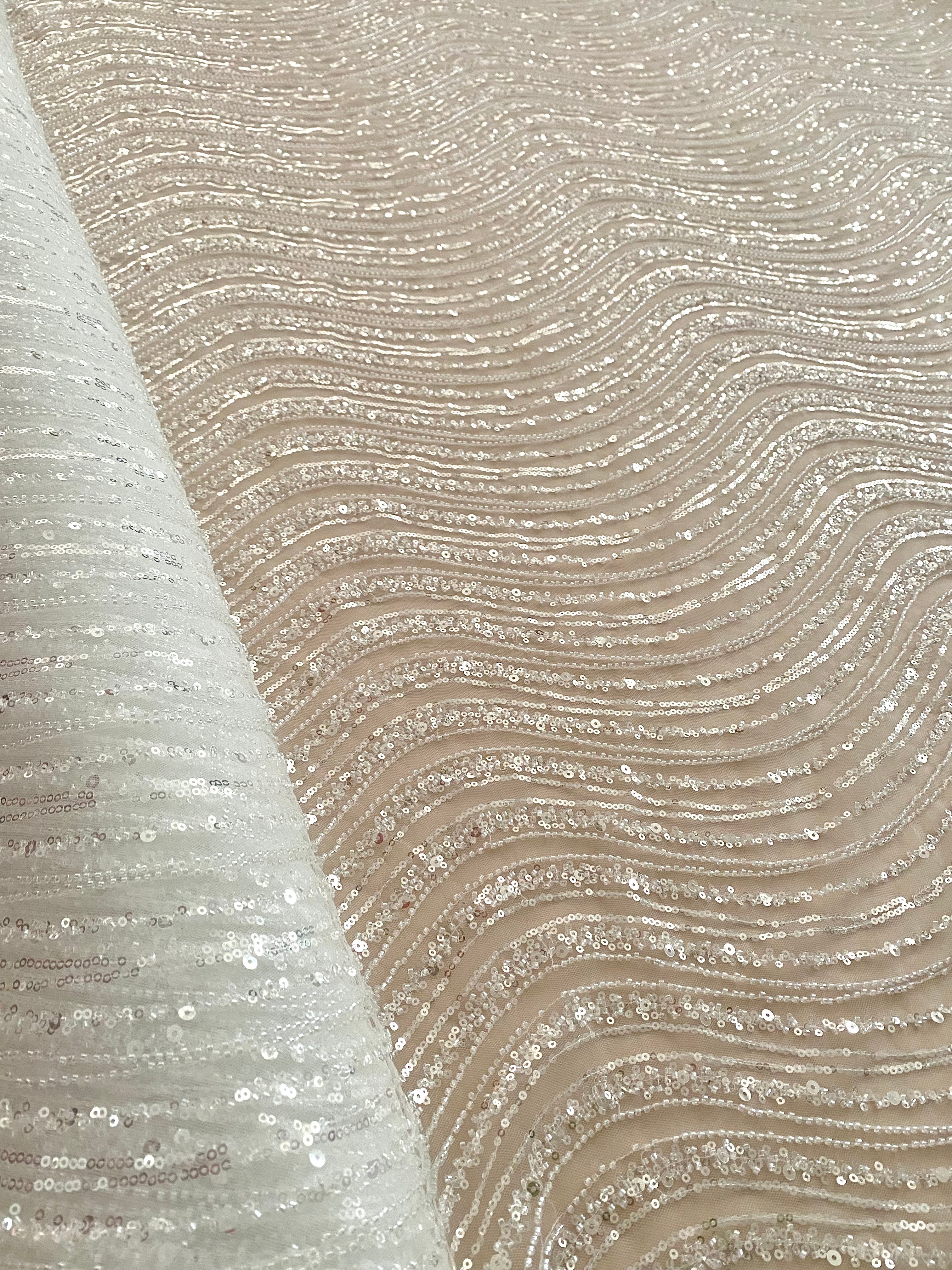 Dantela Couture Diamond lineáris mintával, gyöngyökkel és flitterekkel