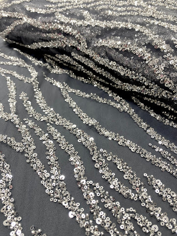Csipke Couture ezüst tüllön antracit színben, gyöngy- és flitterfüzérekkel, gyöngyökkel és flitterekkel