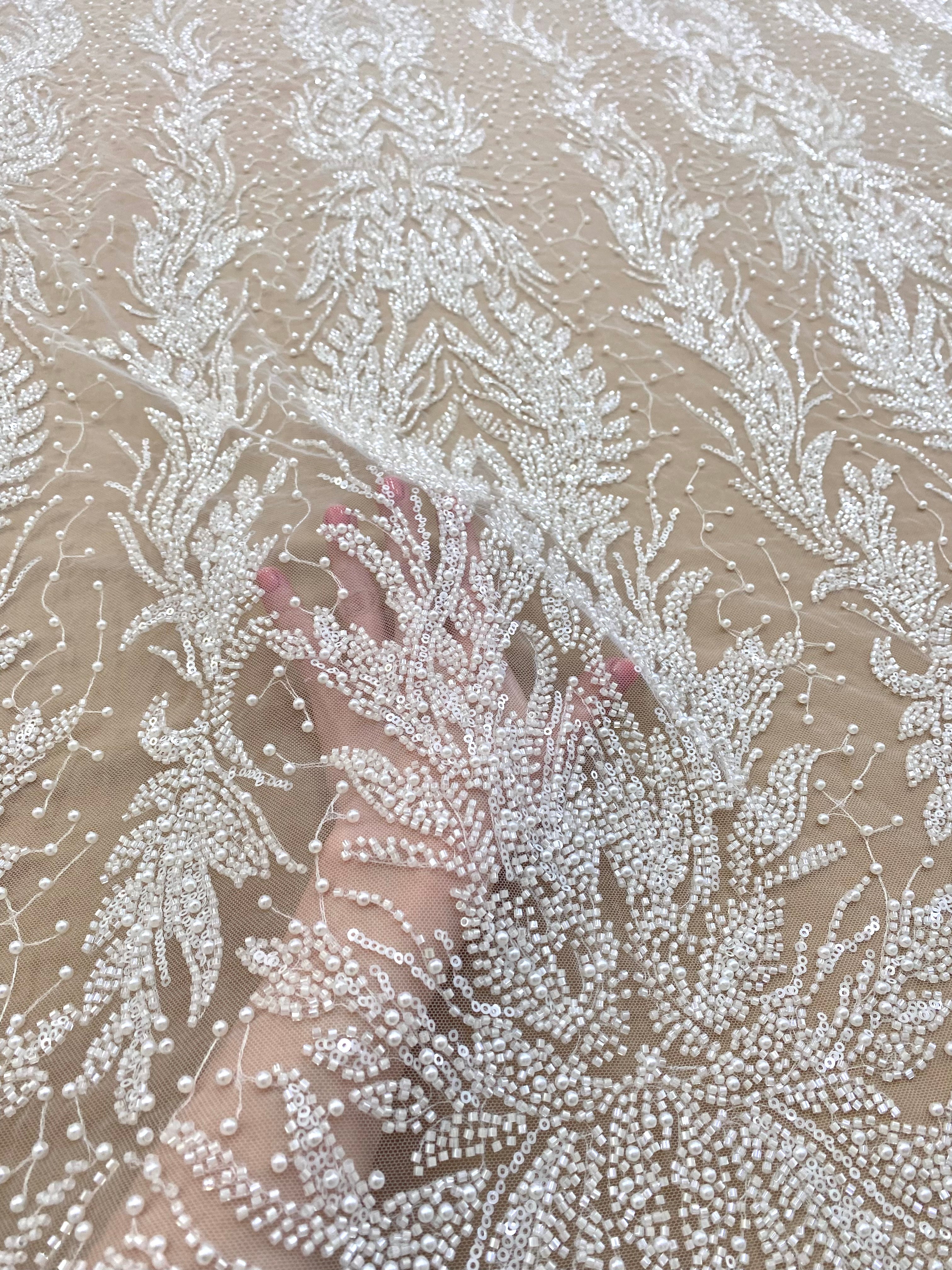 Dantela Couture Ivory cu Model Simetric, cu Perle, Margele si Paiete