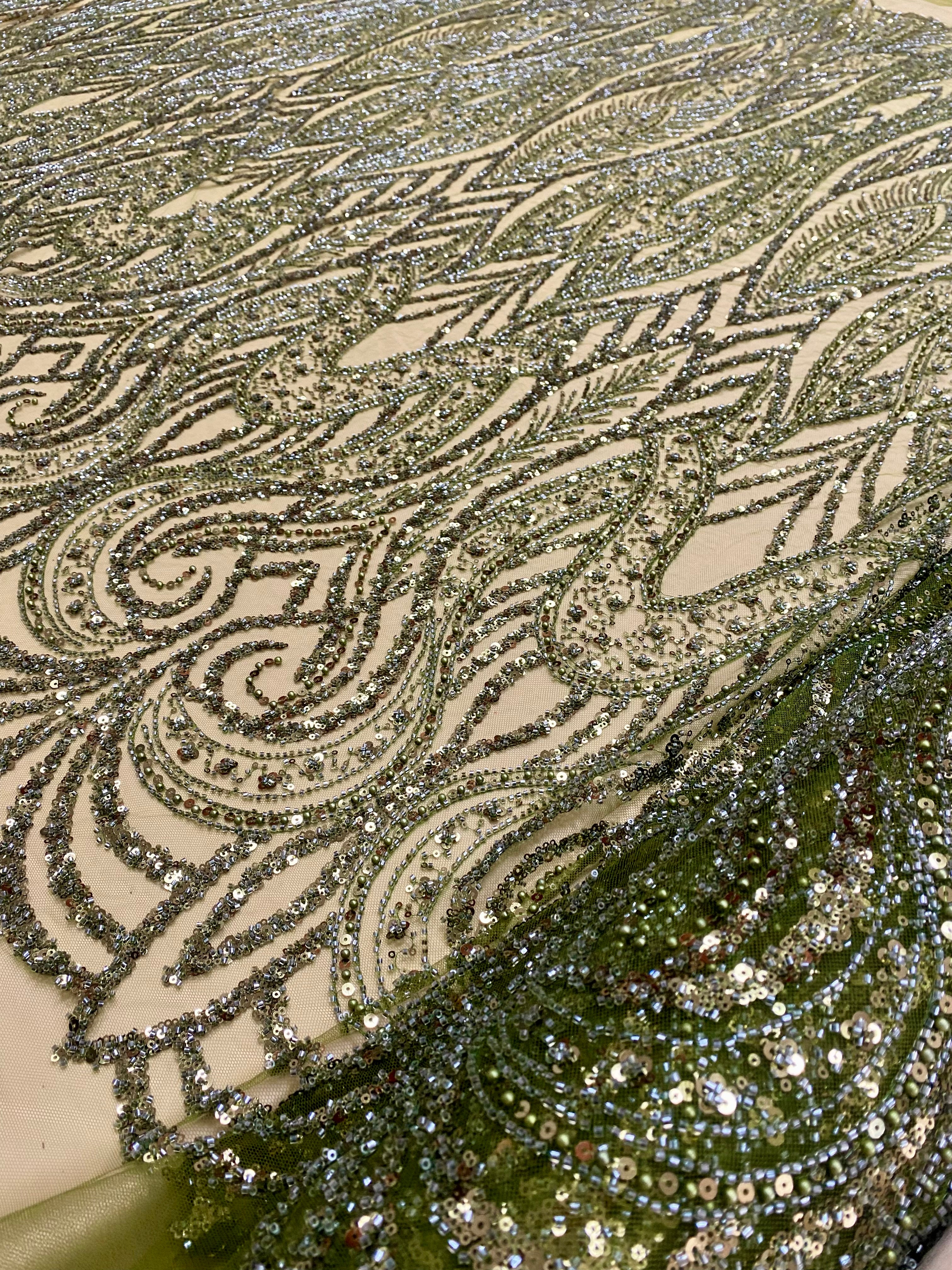 Dantela Couture Olive geometriai mintával, gyöngyökkel, gyöngyökkel és flitterekkel