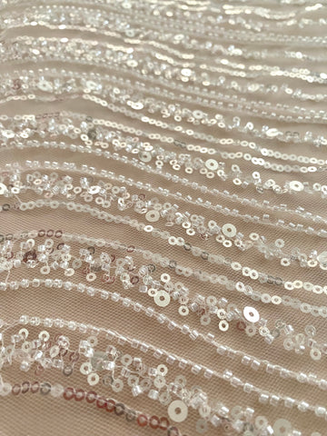 Dantela Couture Diamond lineáris mintával, gyöngyökkel és flitterekkel