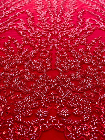 Piros Couture csipke geometriai mintával, gyöngyökkel, gyöngyöcskékkel és flitterekkel