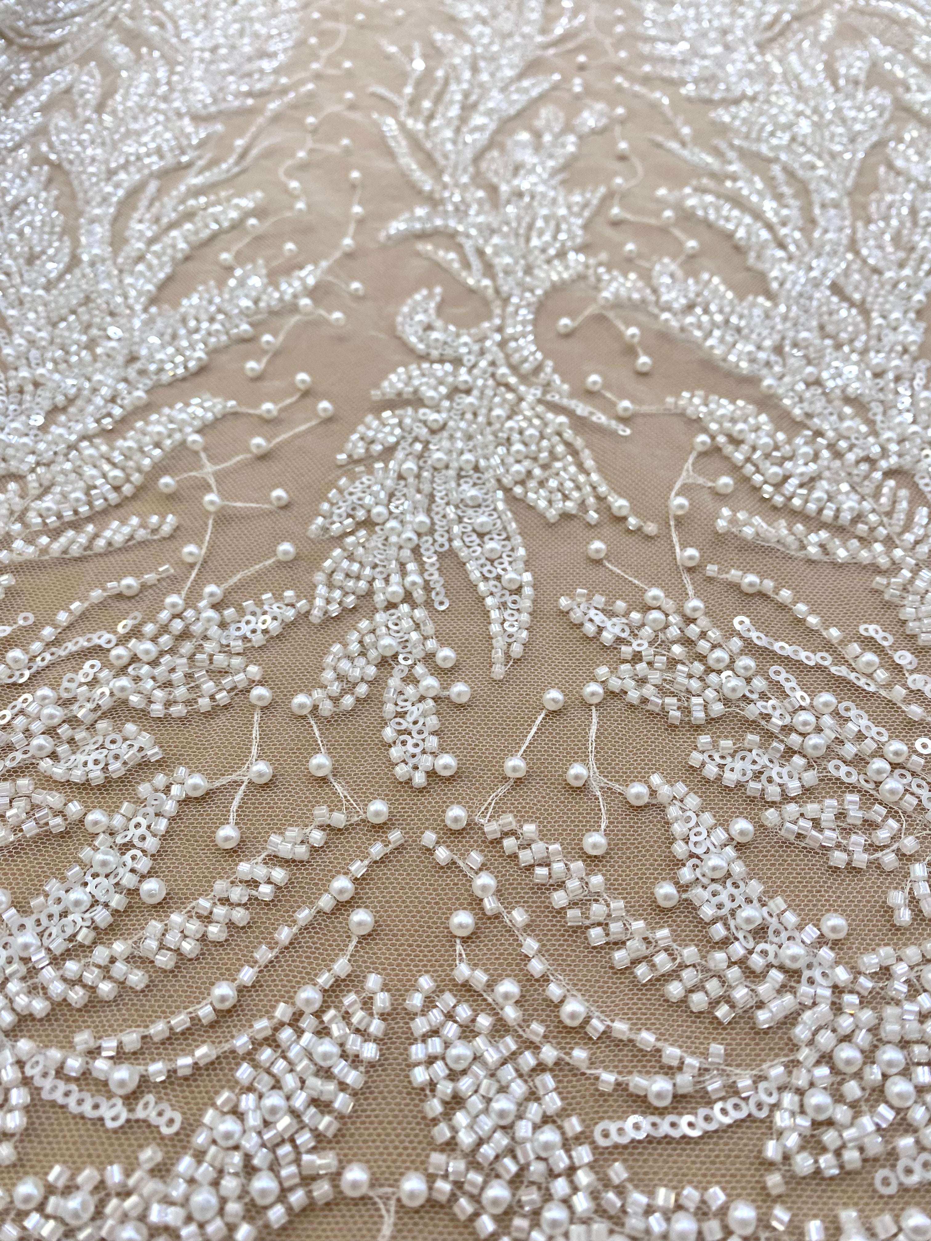 Dantela Couture Ivory cu Model Simetric, cu Perle, Margele si Paiete