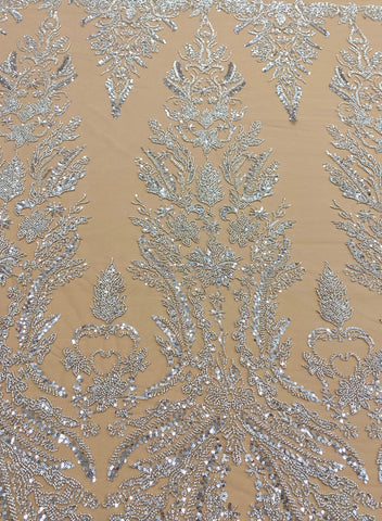 Csipke Couture ezüst tüll nude alapon, virágmintával, gyöngyökkel és flitterekkel