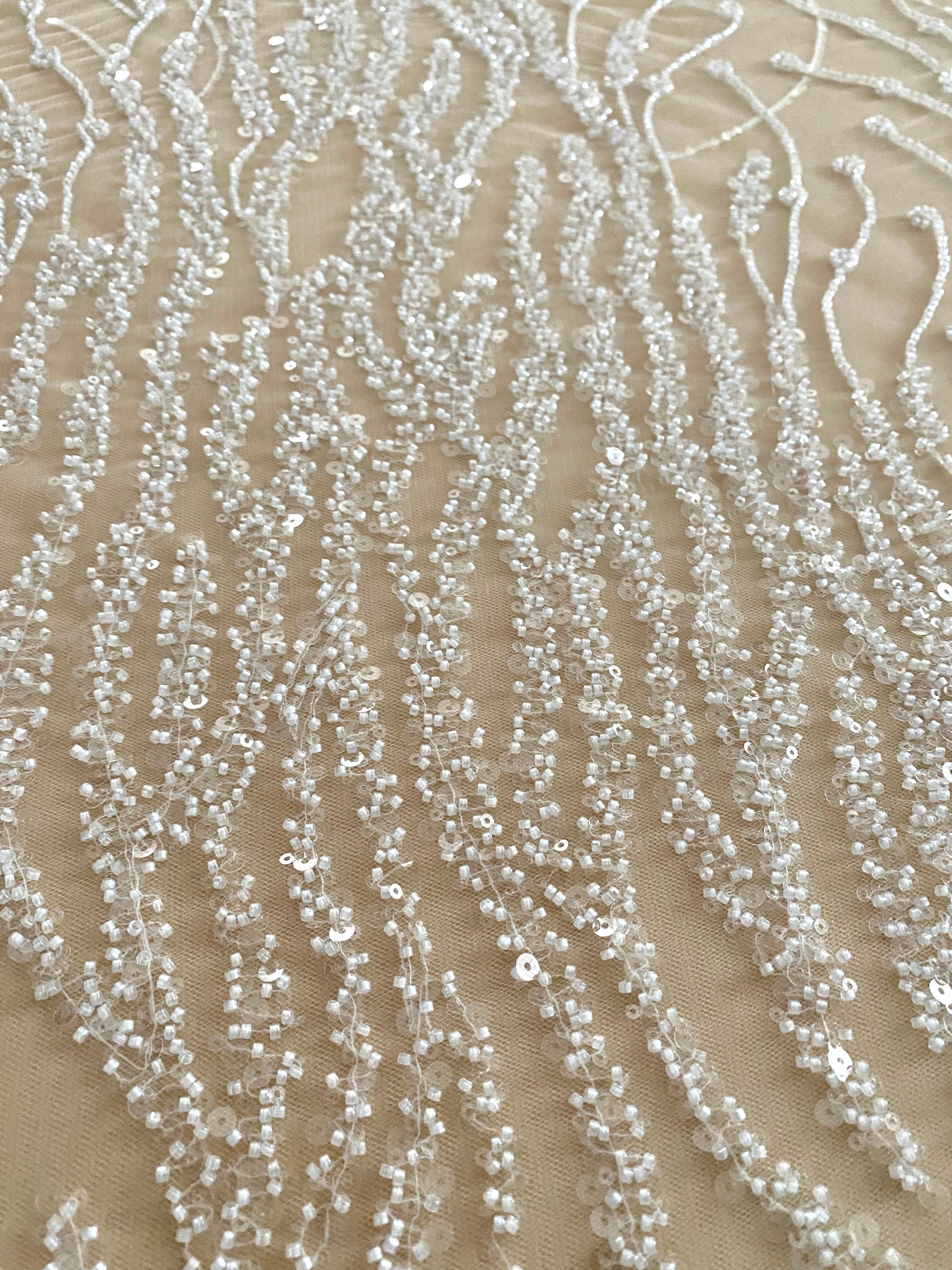 Dantela Couture Ivory gyöngyökkel és flitterekkel