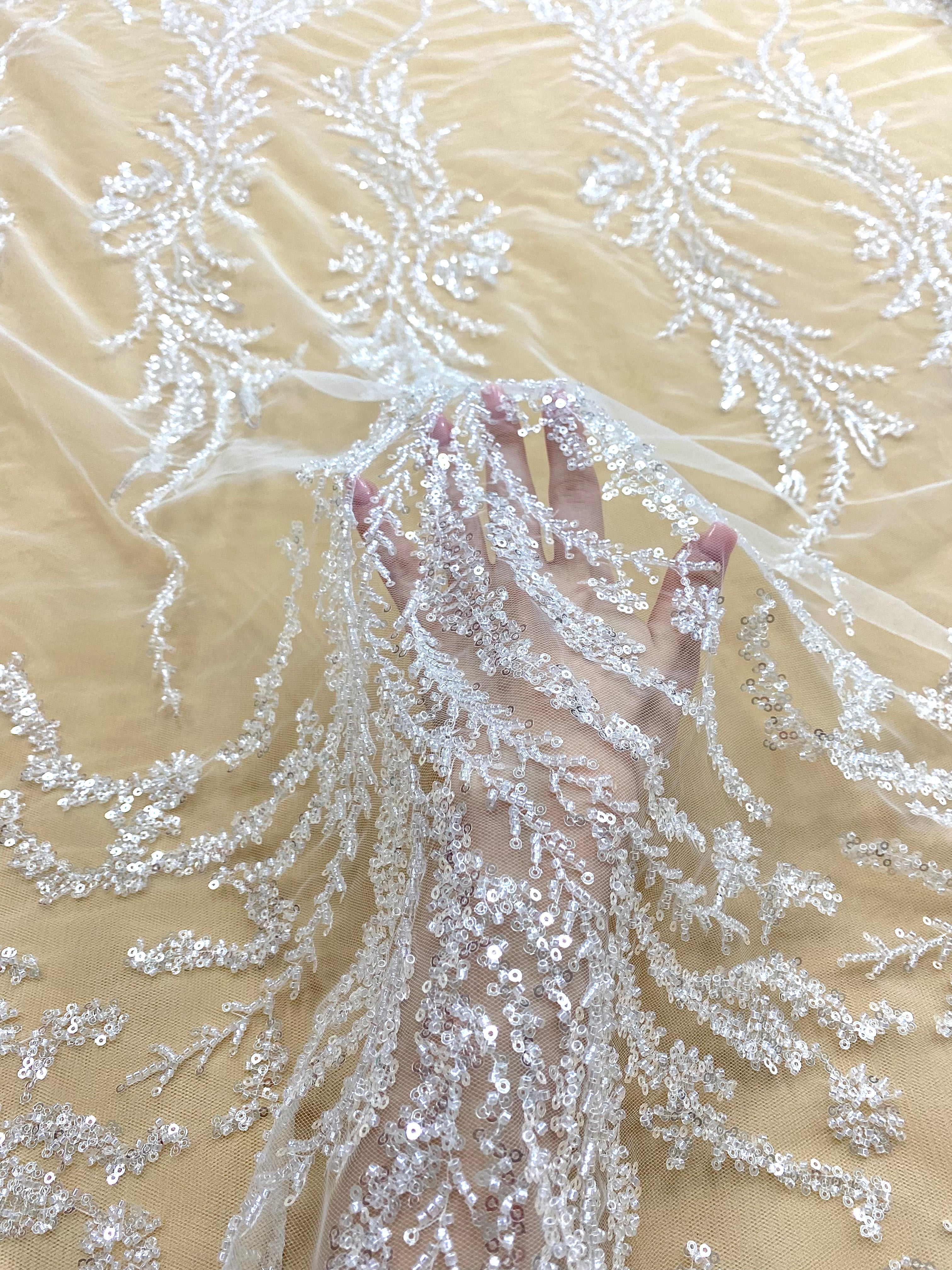 Dantela Couture Diamond levelekkel, gyöngyökkel és flitterekkel