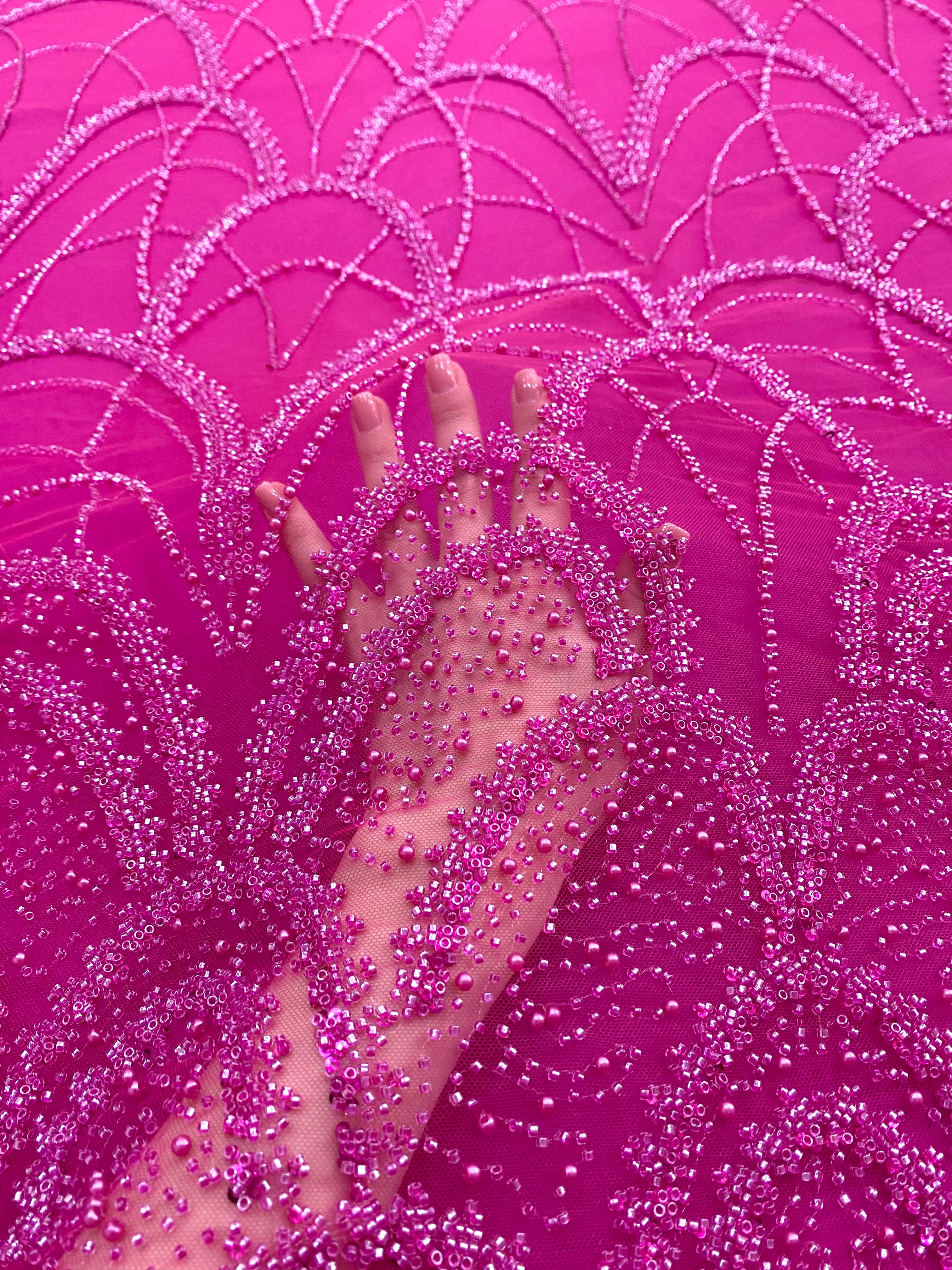 Dantela Couture Fucsia cu Model Geometric, cu Perle, Margele si Paiete