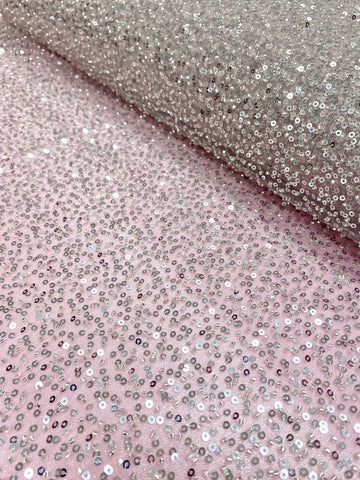 Dantela Couture Argintie pe Tulle Roz cu Model General, cu Margele si Paiete