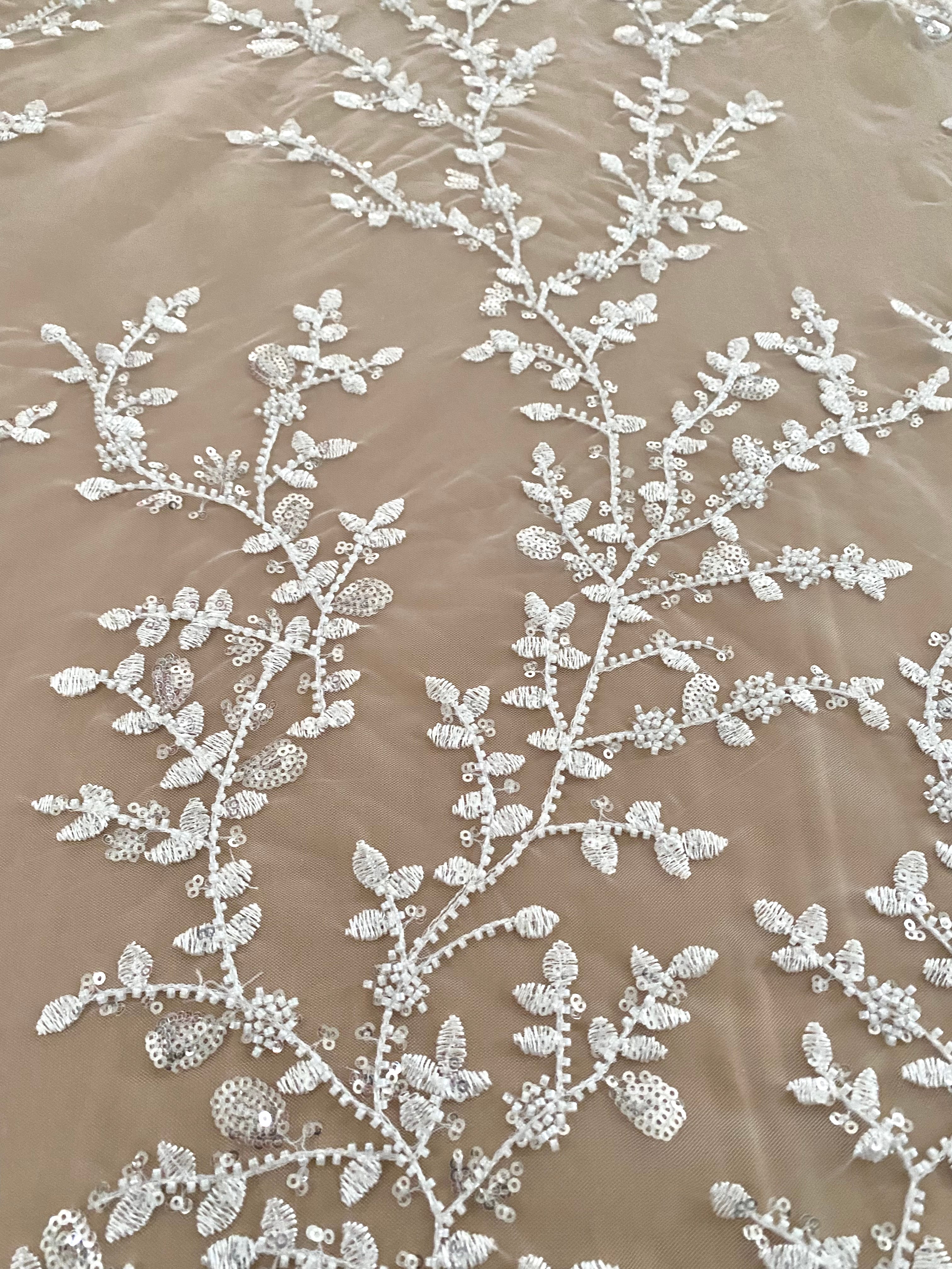 Dantela Couture Ivory virágmintás, gyöngyökkel és flitterekkel