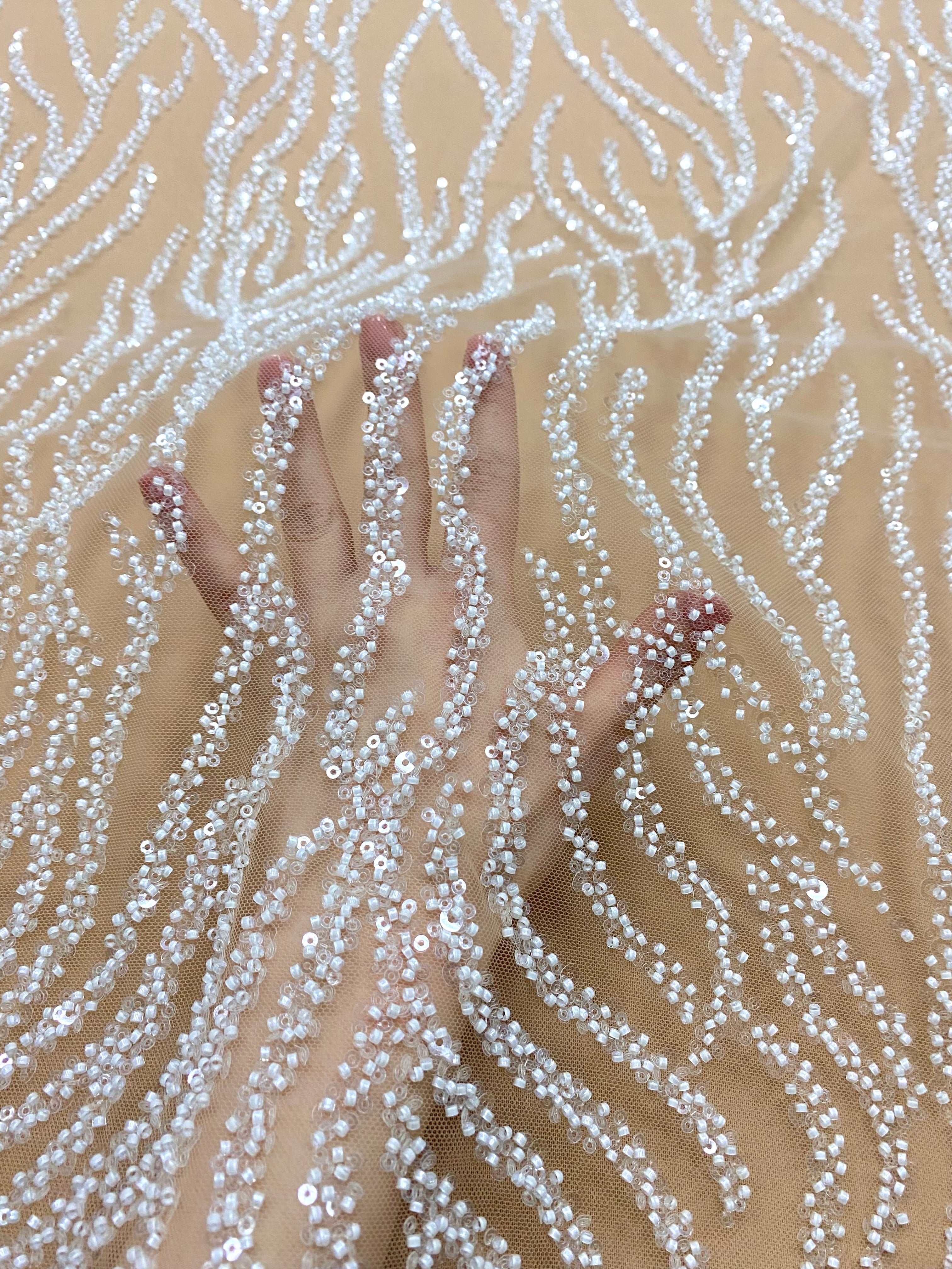 Dantela Couture Ivory cu Tulle Nude cu Siraguri, cu Margele si Paiete