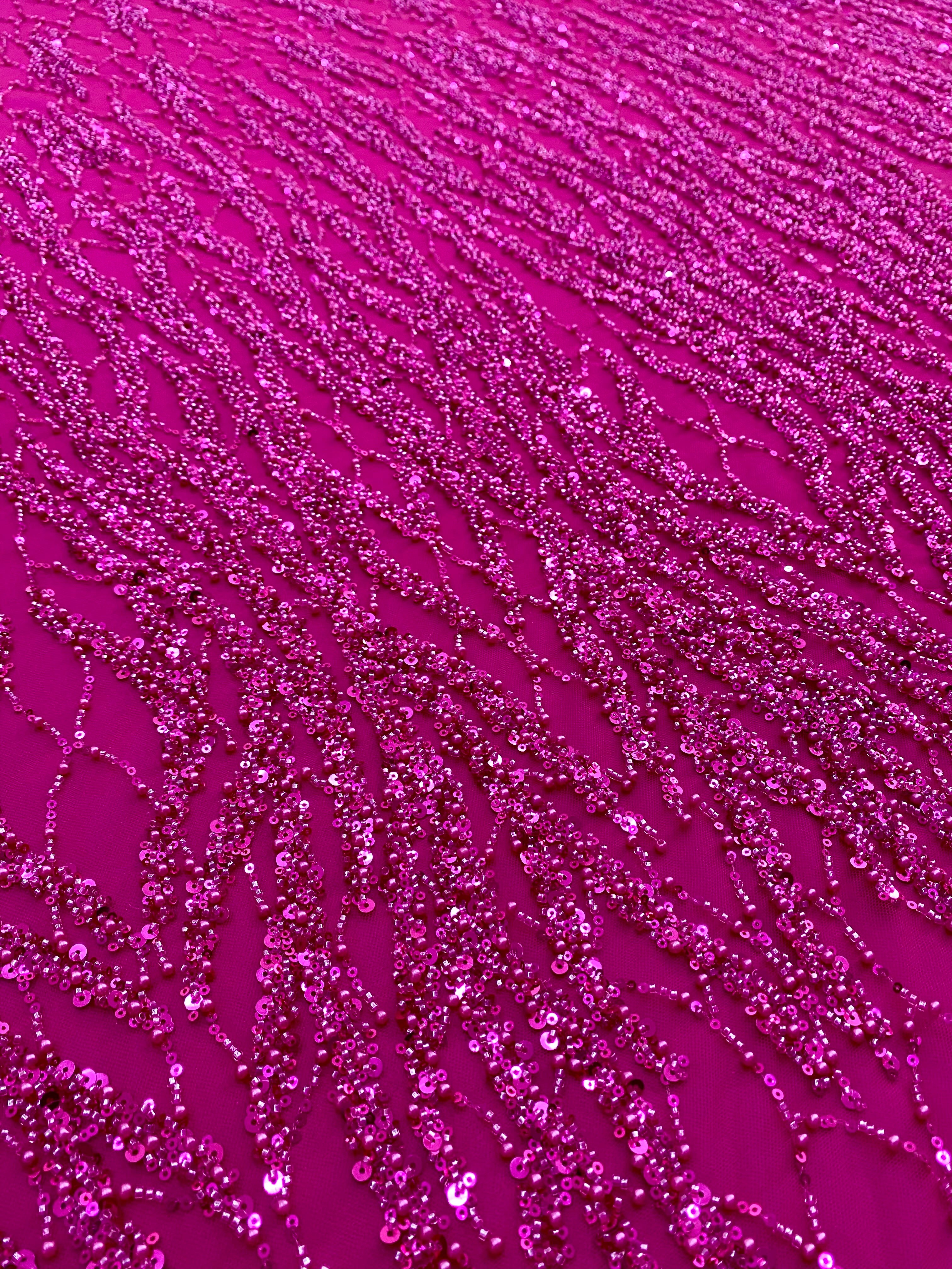 Dantela Couture Fucsia gyöngysorokkal, gyöngyökkel és flitterekkel