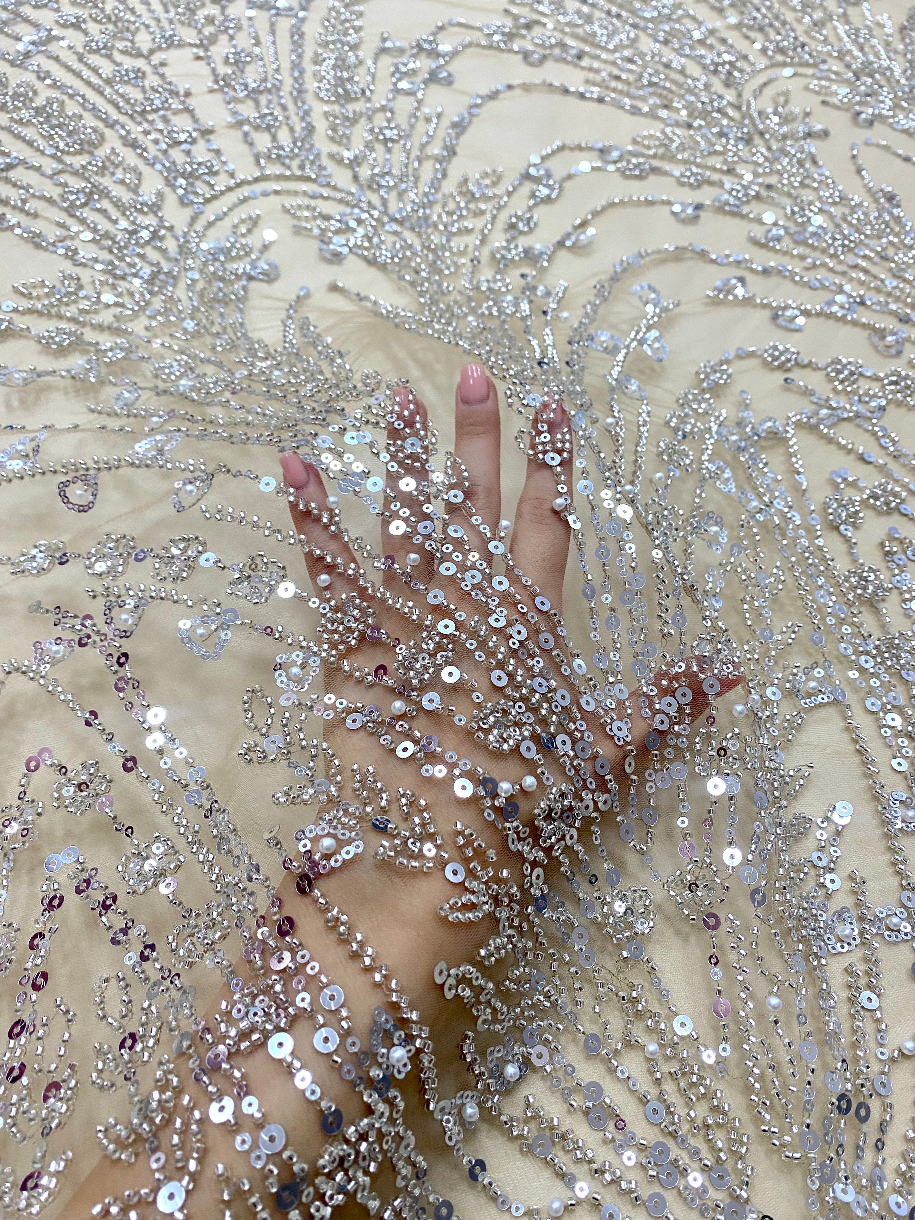 Dantela Argintie cu Tulle Nude cu Model Geometric, cu Perle, Margele si Paiete
