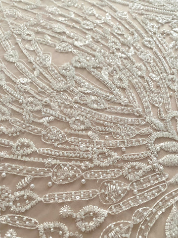Dantela Couture Ivory geometriai mintával, gyöngyökkel, gyöngyöcskékkel és flitterekkel