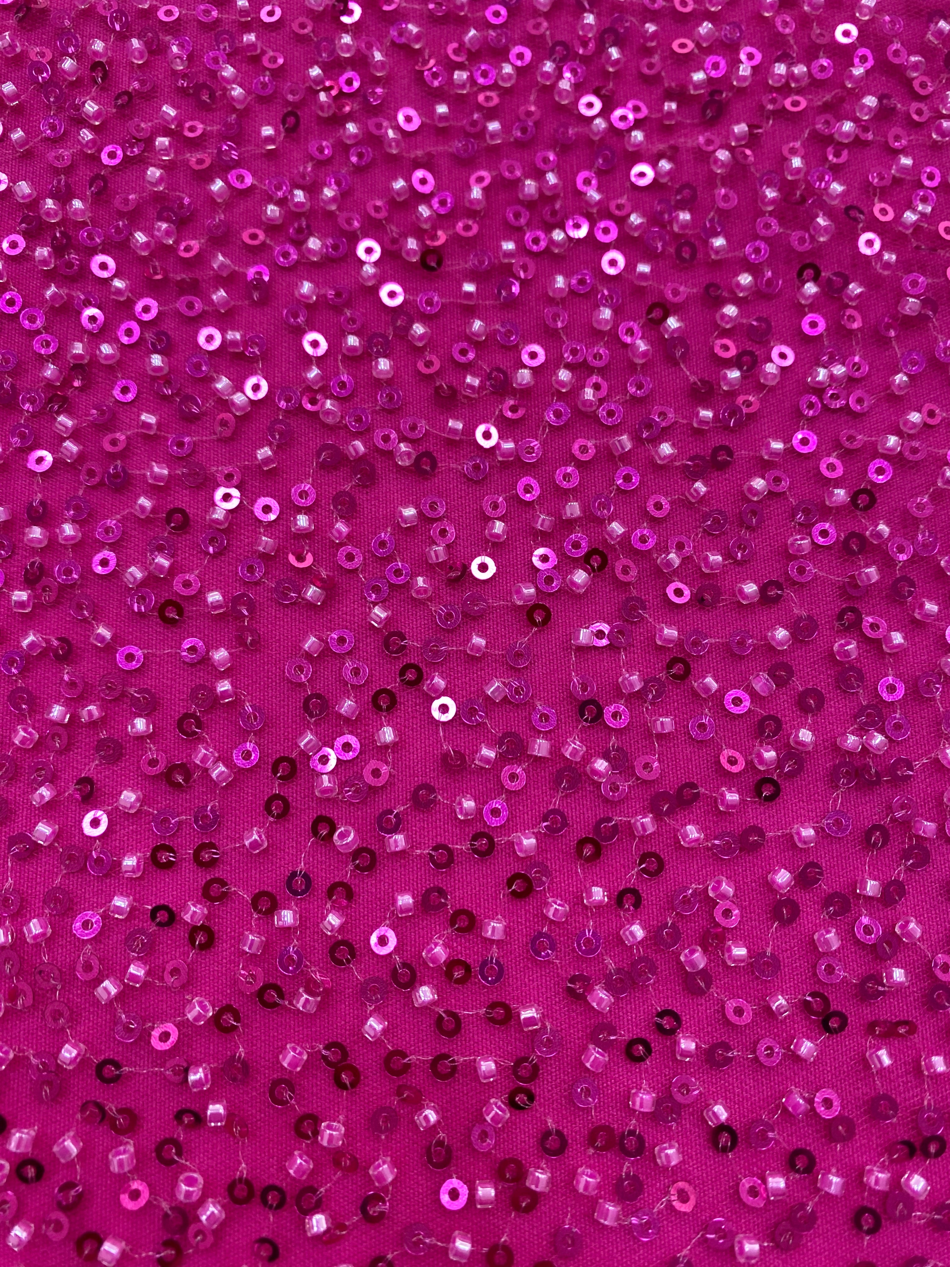 Dantela Couture Fucsia általános mintával, gyöngyökkel és flitterekkel
