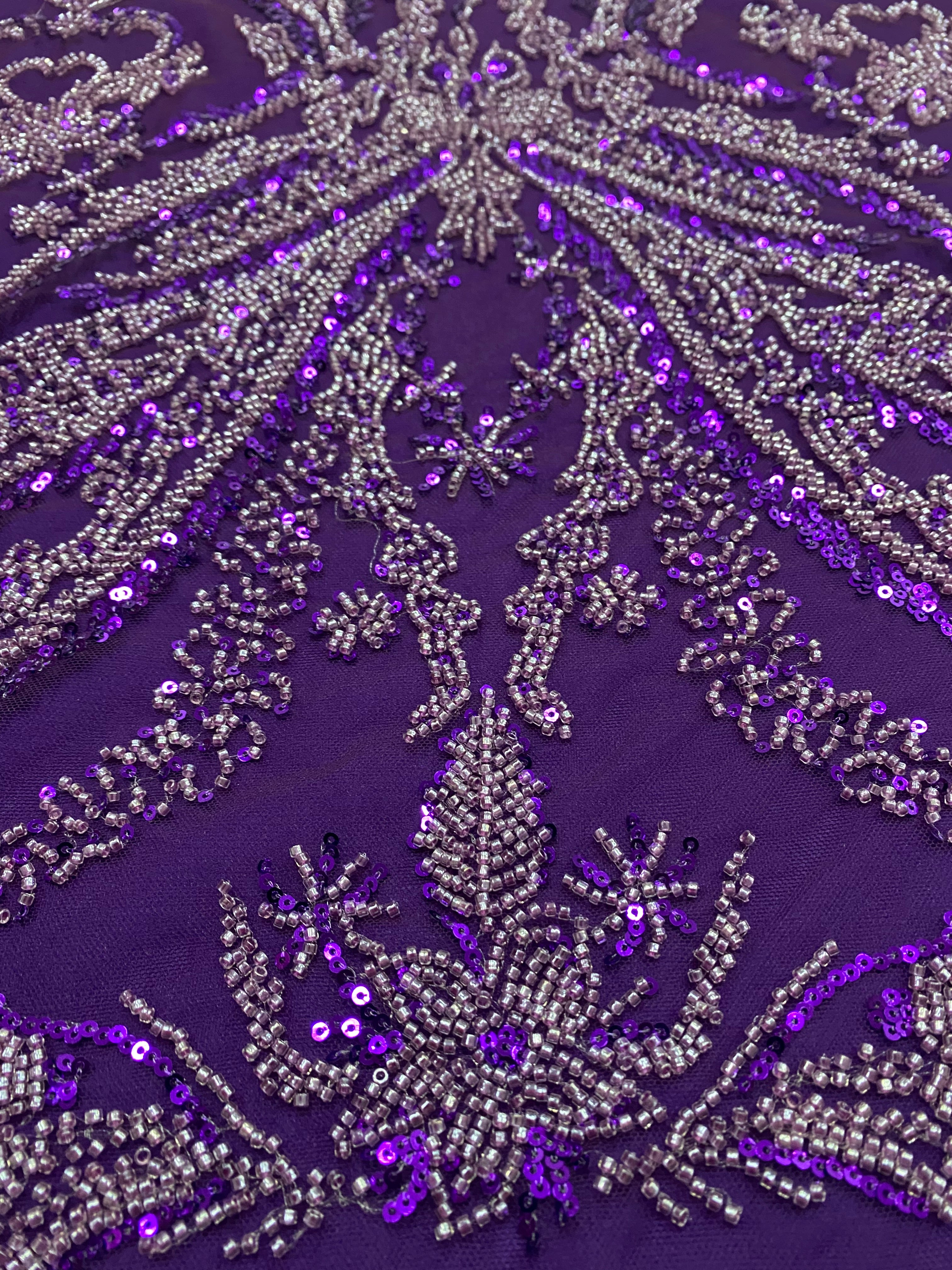 Sötétlila Couture csipke virágmintával, gyöngyökkel és flitterekkel