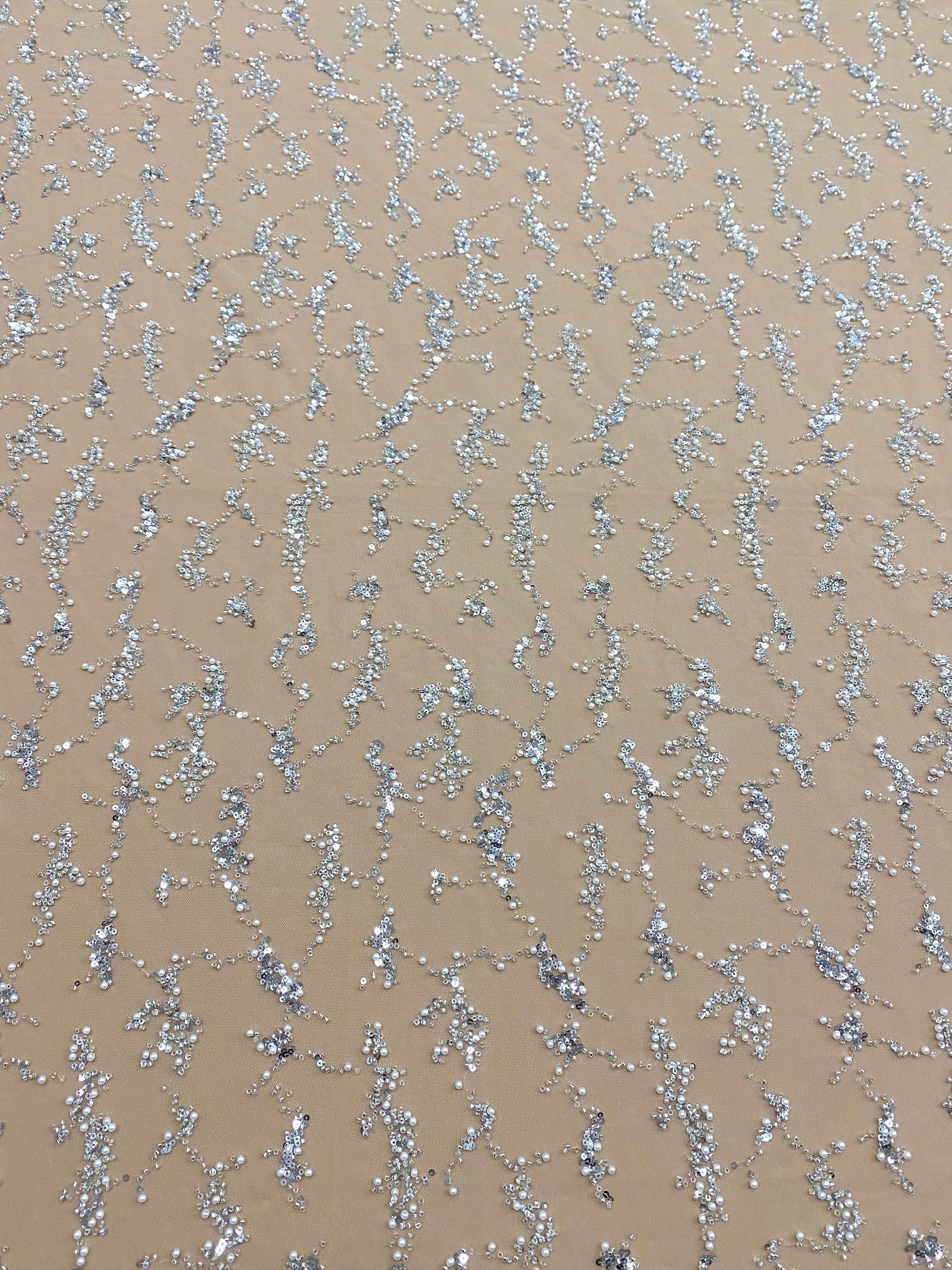 Dantela Couture Argintie pe Tulle Nude, cu Perle, Margele si Paiete