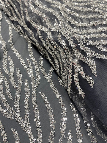 Csipke Couture ezüst tüllön antracit színben, gyöngy- és flitterfüzérekkel, gyöngyökkel és flitterekkel