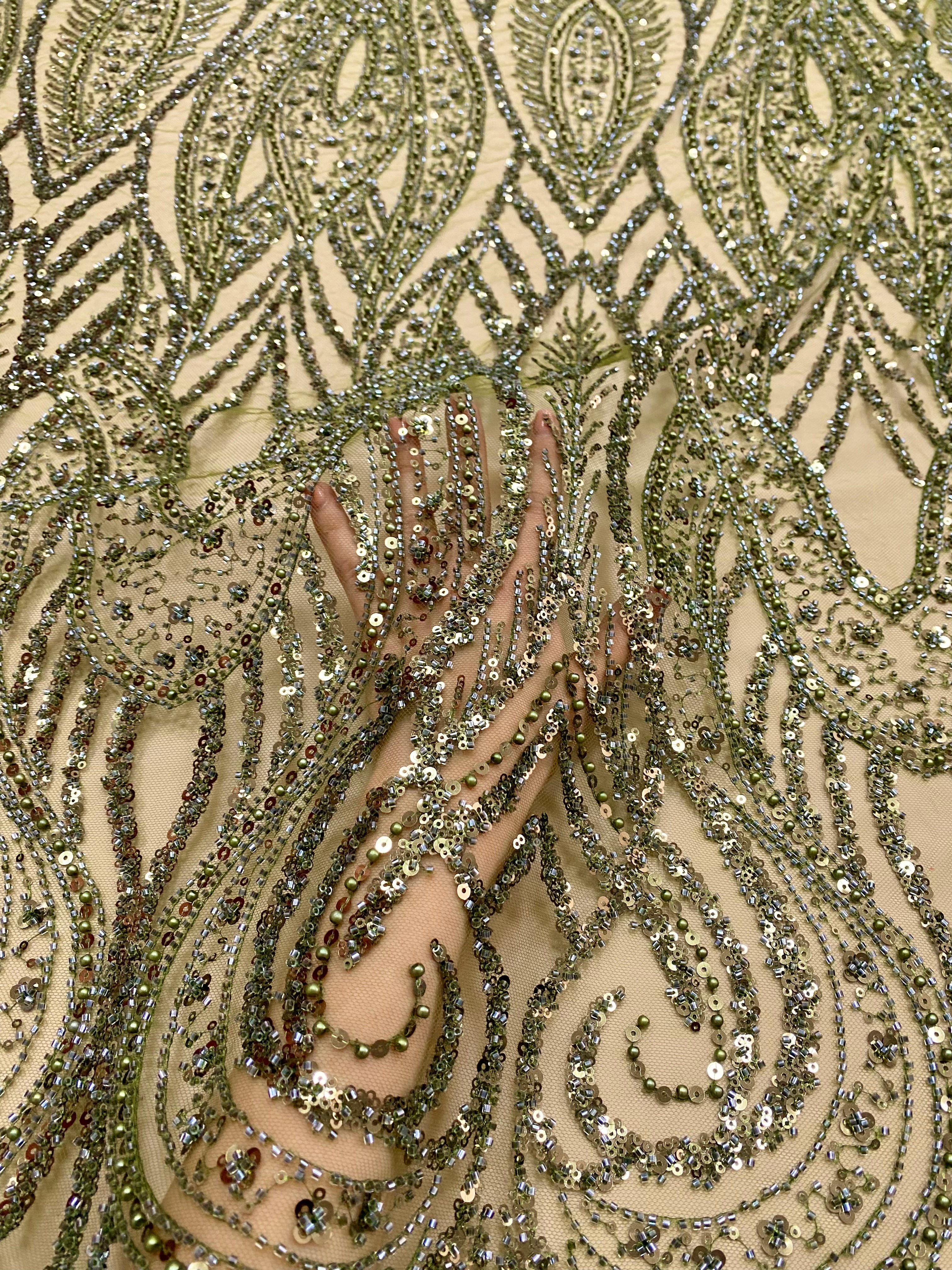 Dantela Couture Olive geometriai mintával, gyöngyökkel, gyöngyökkel és flitterekkel