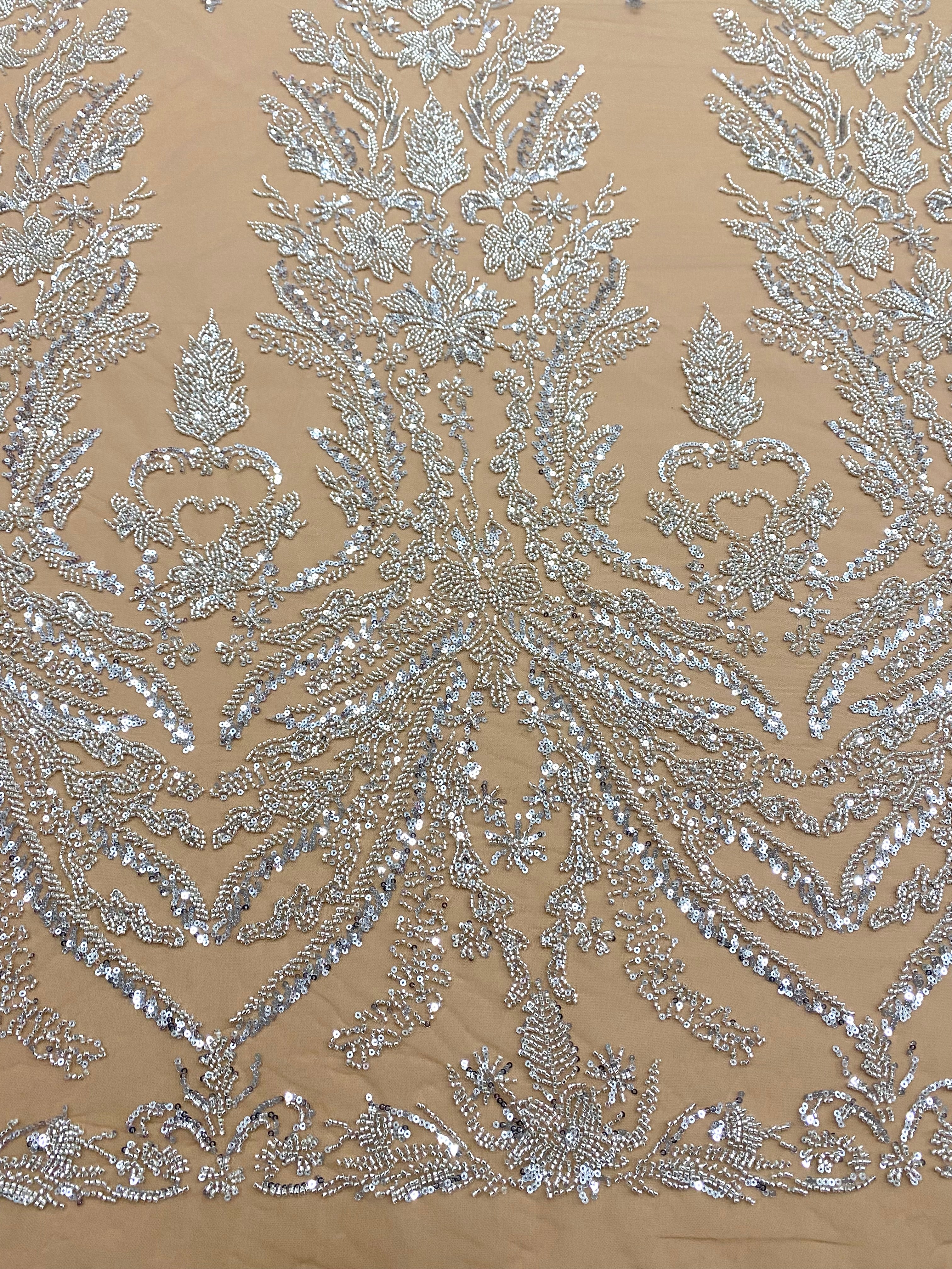 Csipke Couture ezüst tüll nude alapon, virágmintával, gyöngyökkel és flitterekkel