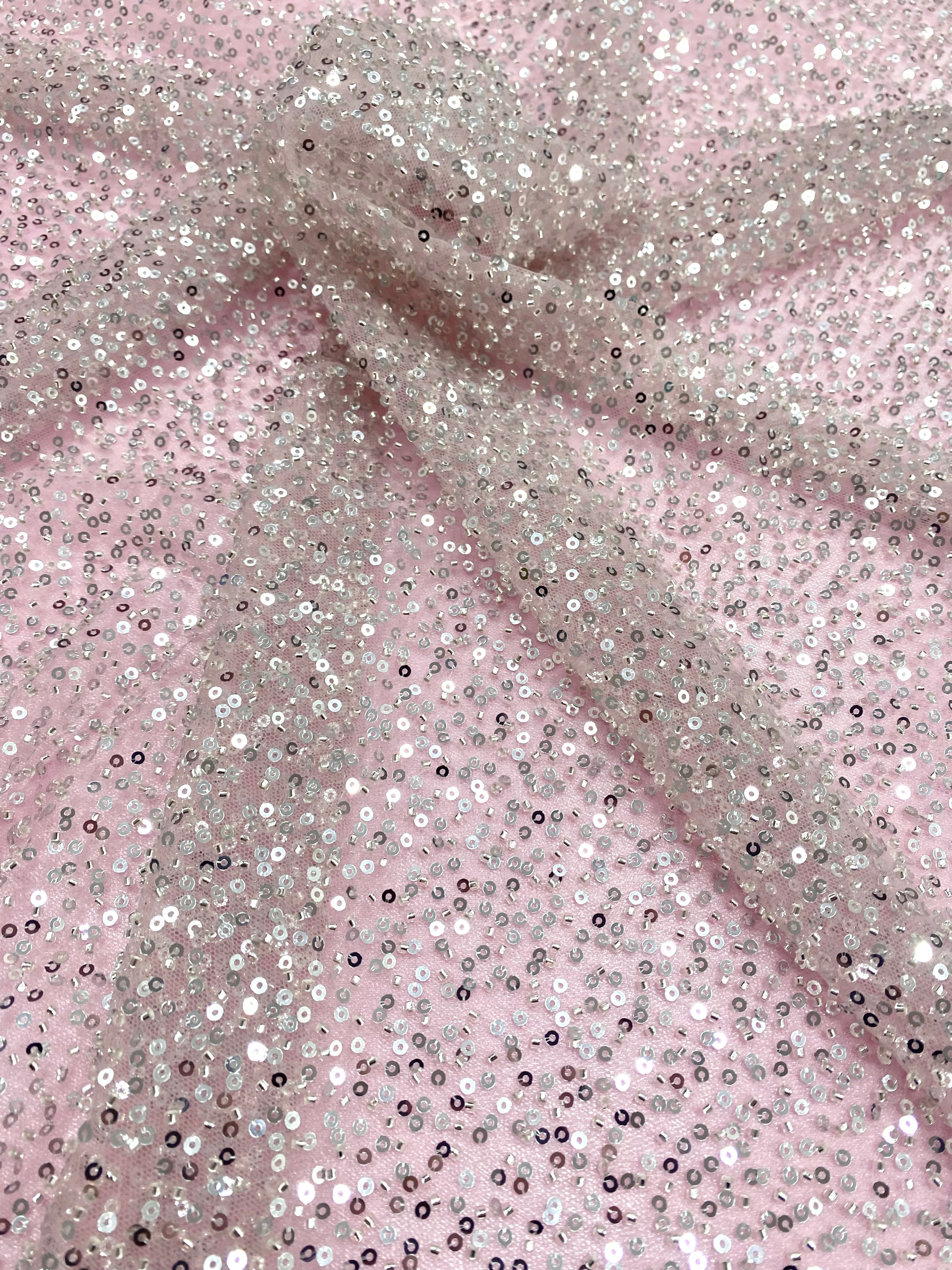 Dantela Couture Argintie pe Tulle Roz cu Model General, cu Margele si Paiete