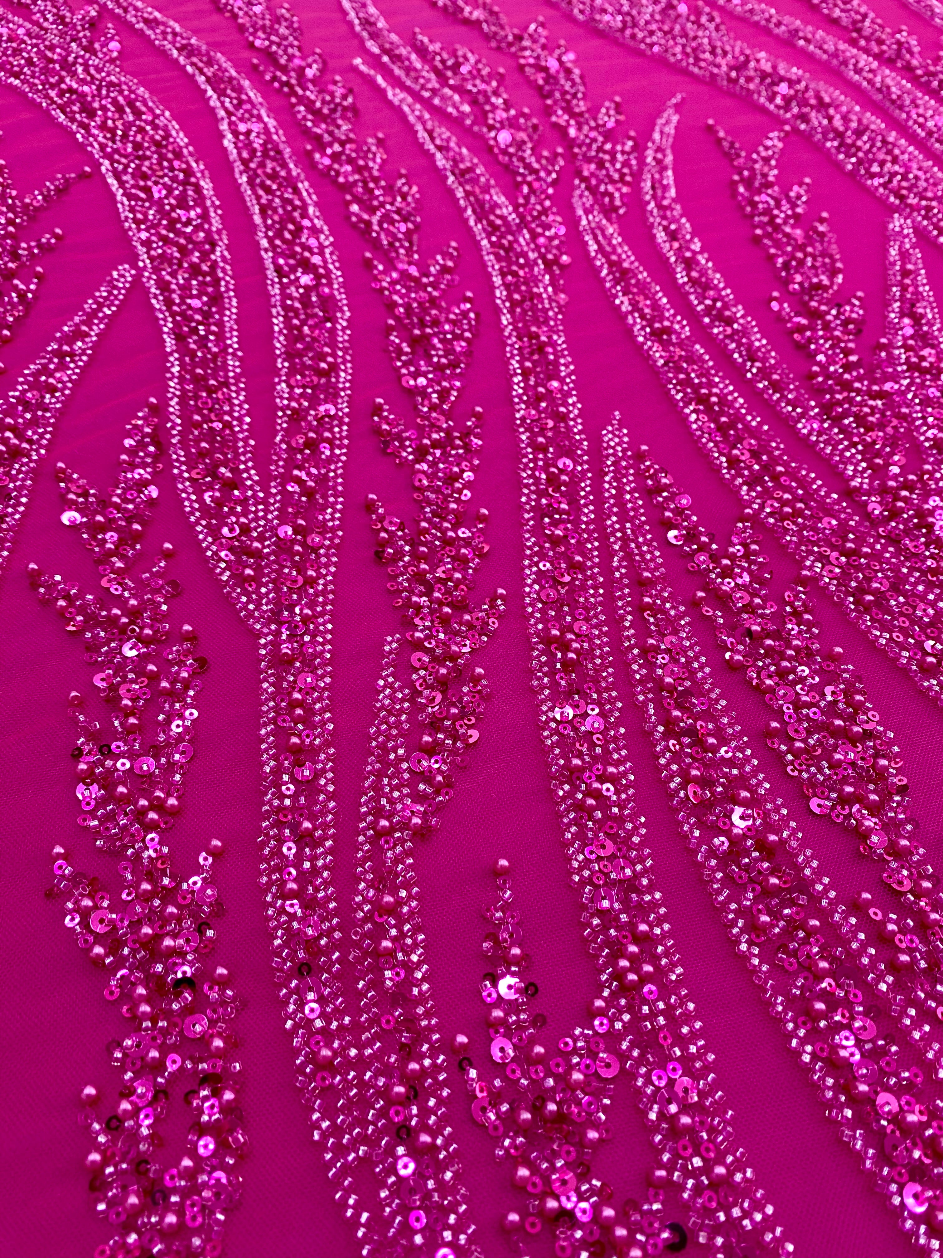 Dantela Couture Fucsia gyöngyökkel, gyöngyökkel és flitterekkel díszített panellel