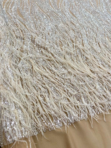 Dantela Couture Argintie pe Tulle Nude cu Pene de Strut, cu Model Liniar, cu Margele si Paiete