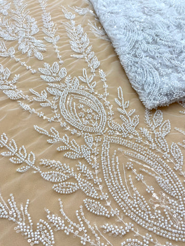 Dantela Couture Ivory szimmetrikus mintával, gyöngyökkel és flitterekkel