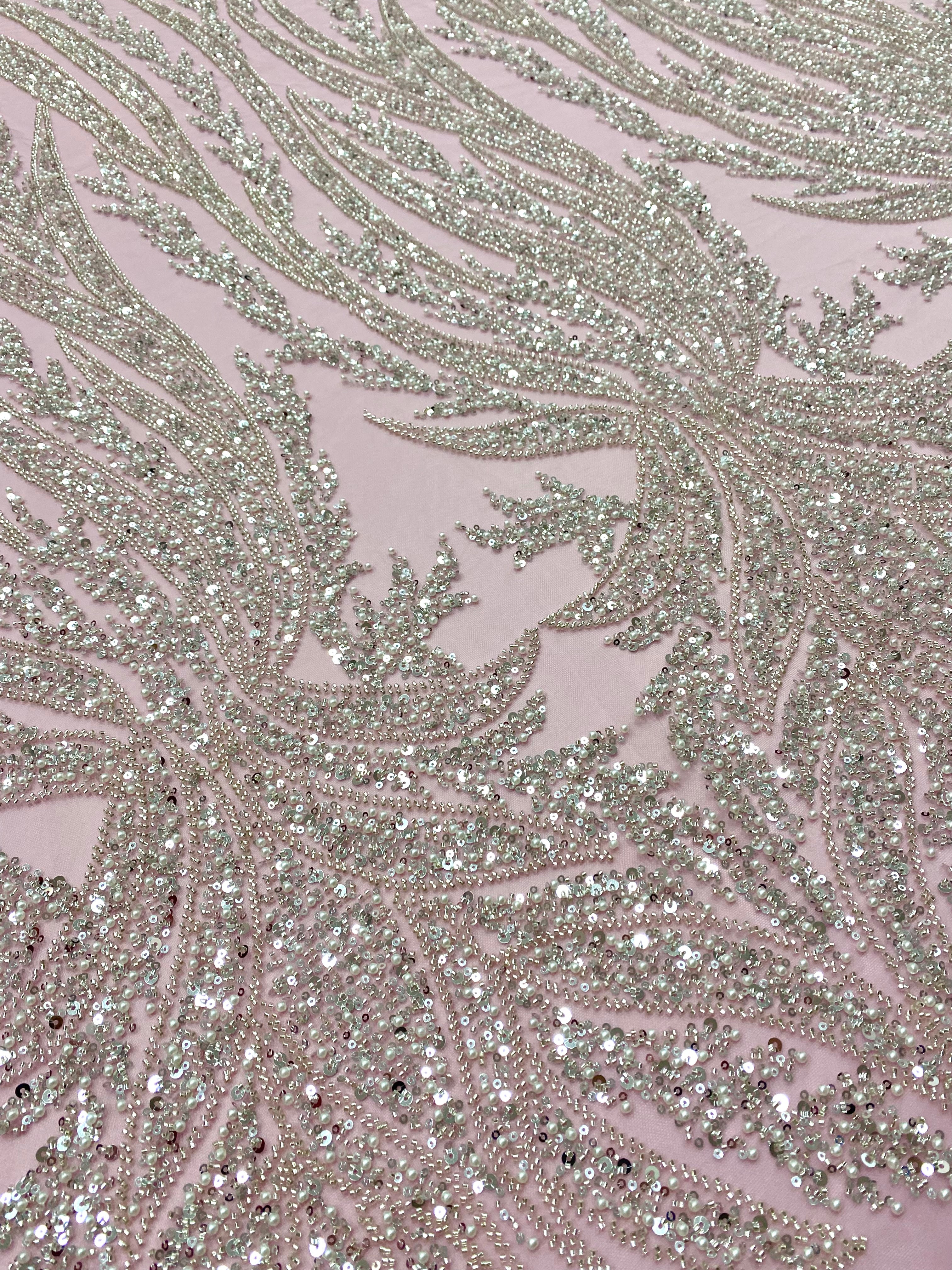 Dantela Couture Argintie pe Tulle Roz cu Panou, cu Perle, Margele si Paiete