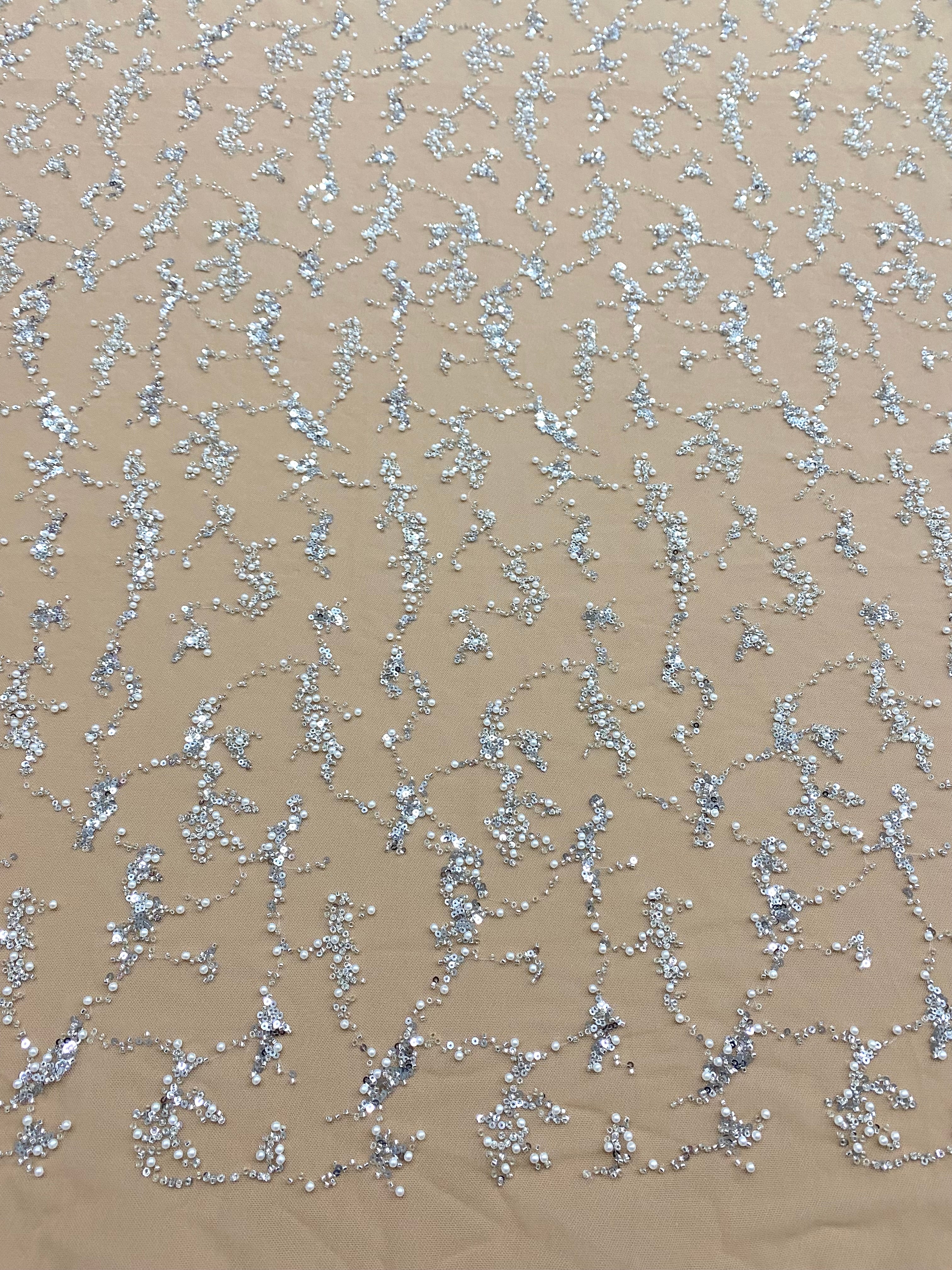 Dantela Couture Argintie pe Tulle Nude, cu Perle, Margele si Paiete