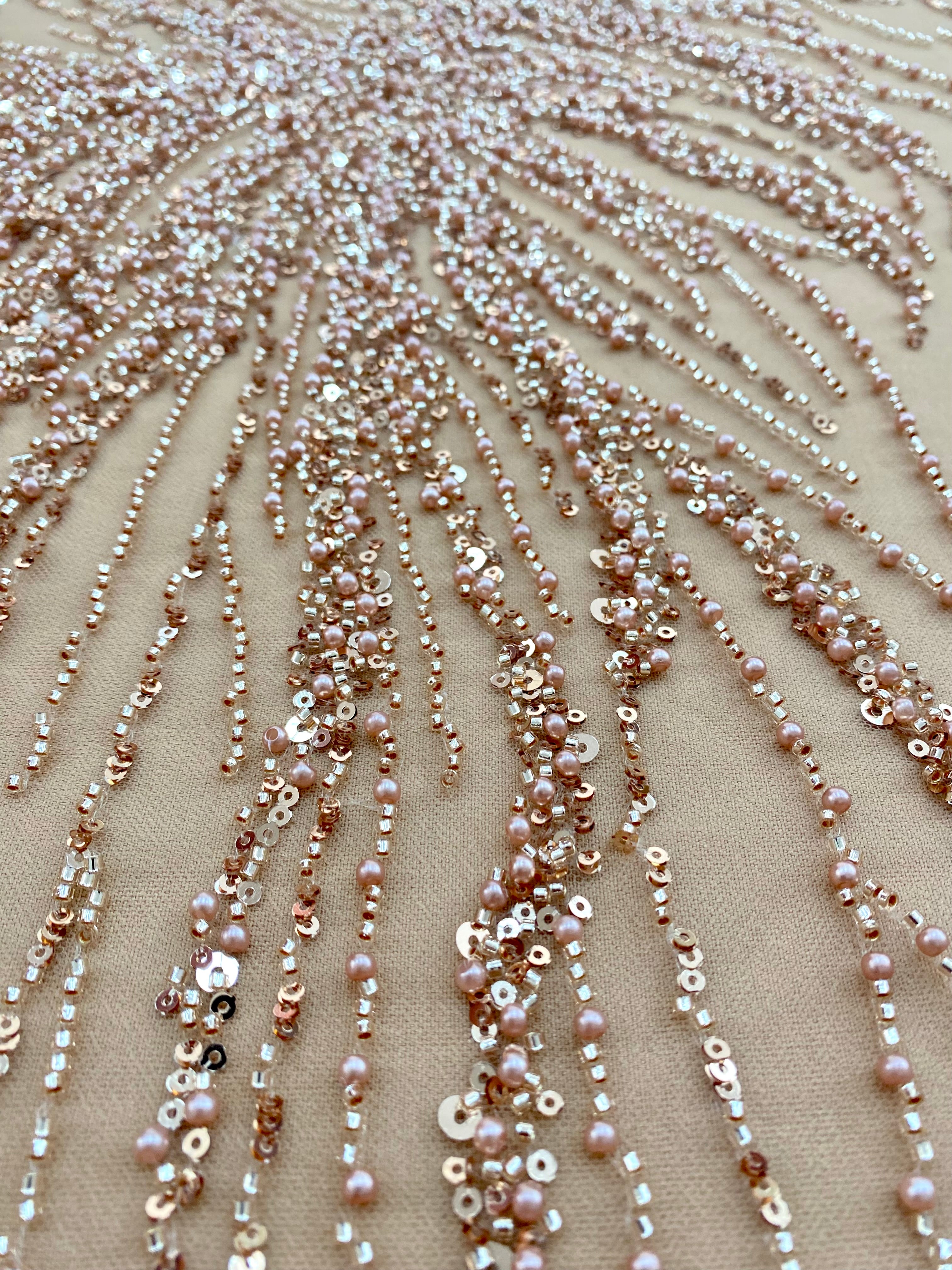 Dantela Couture Auriu Rose cu Model Liniar, cu Perle, Margele si Paiete