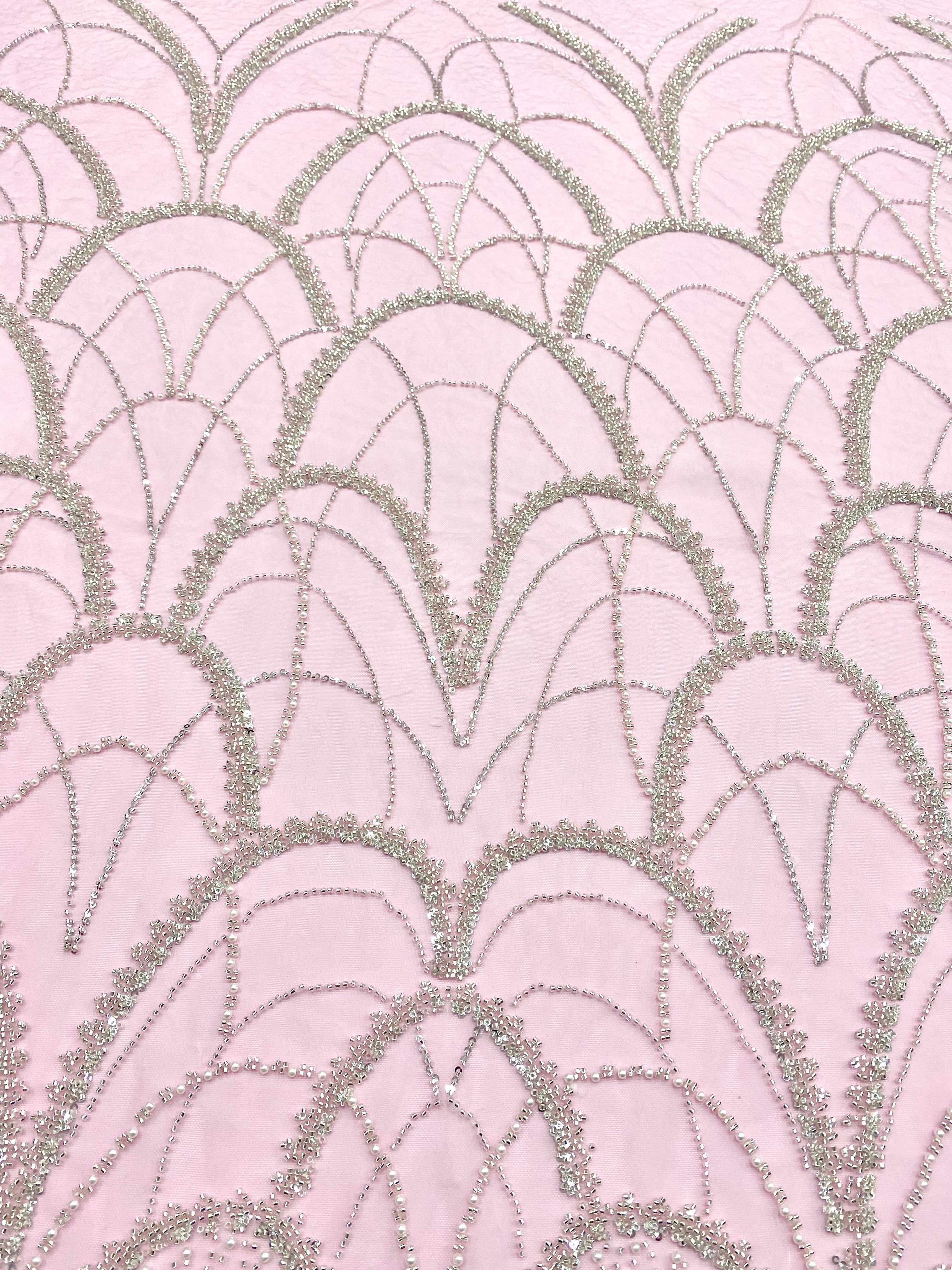 Dantela Couture Argintie pe Tulle Roz cu Model Geometric, cu Perle, Margele si Paiete