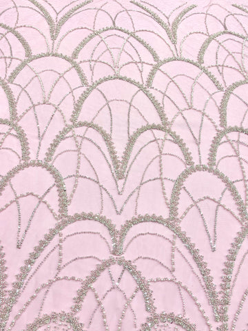 Dantela Couture Argintie pe Tulle Roz cu Model Geometric, cu Perle, Margele si Paiete