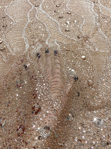 Dantela Couture Arany Rose geometriai mintával és virágokkal, gyöngyökkel és flitterekkel