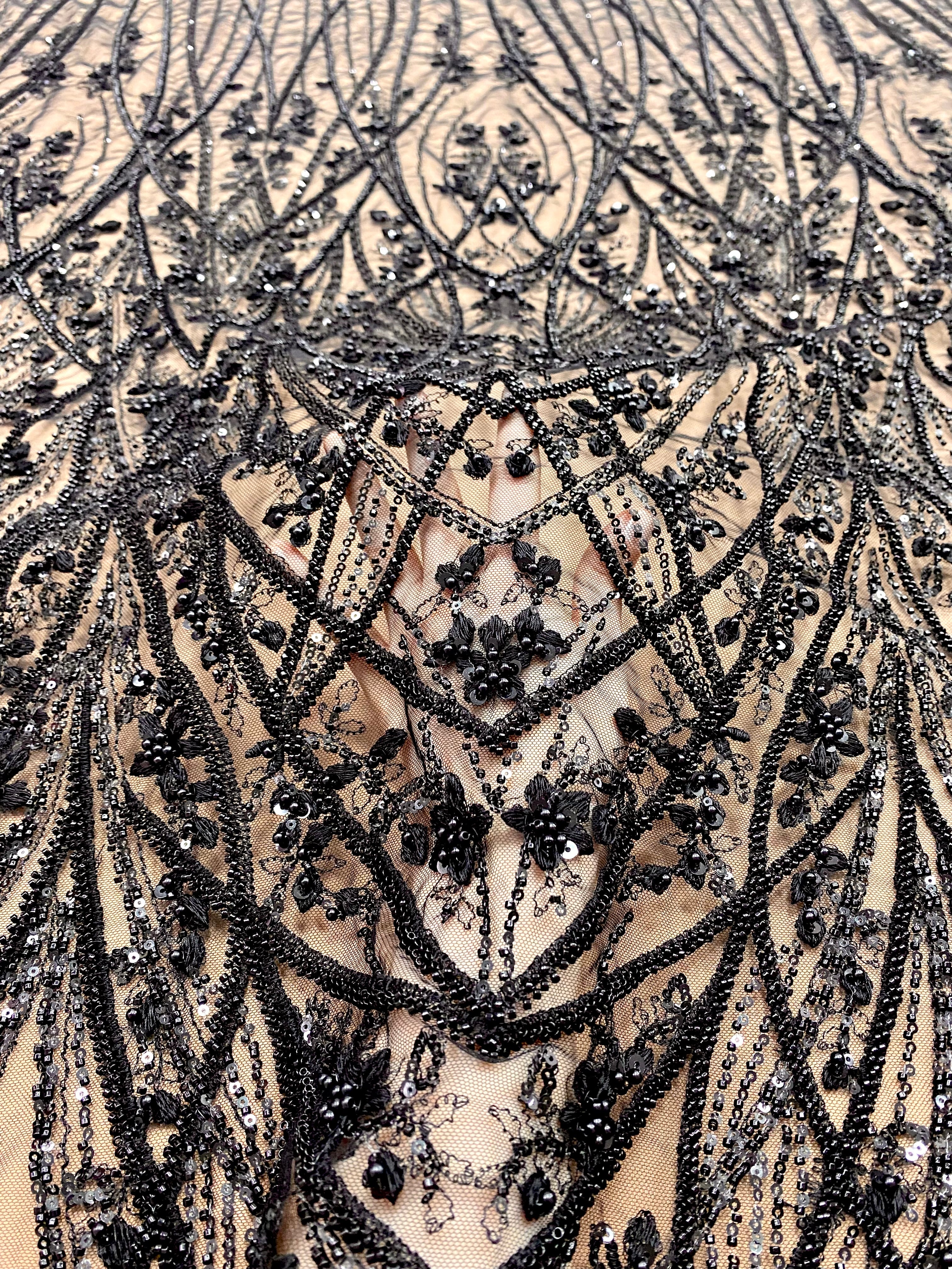 Dantela Couture Neagra cu Model Geometric, cu Perle, Margele si Paiete