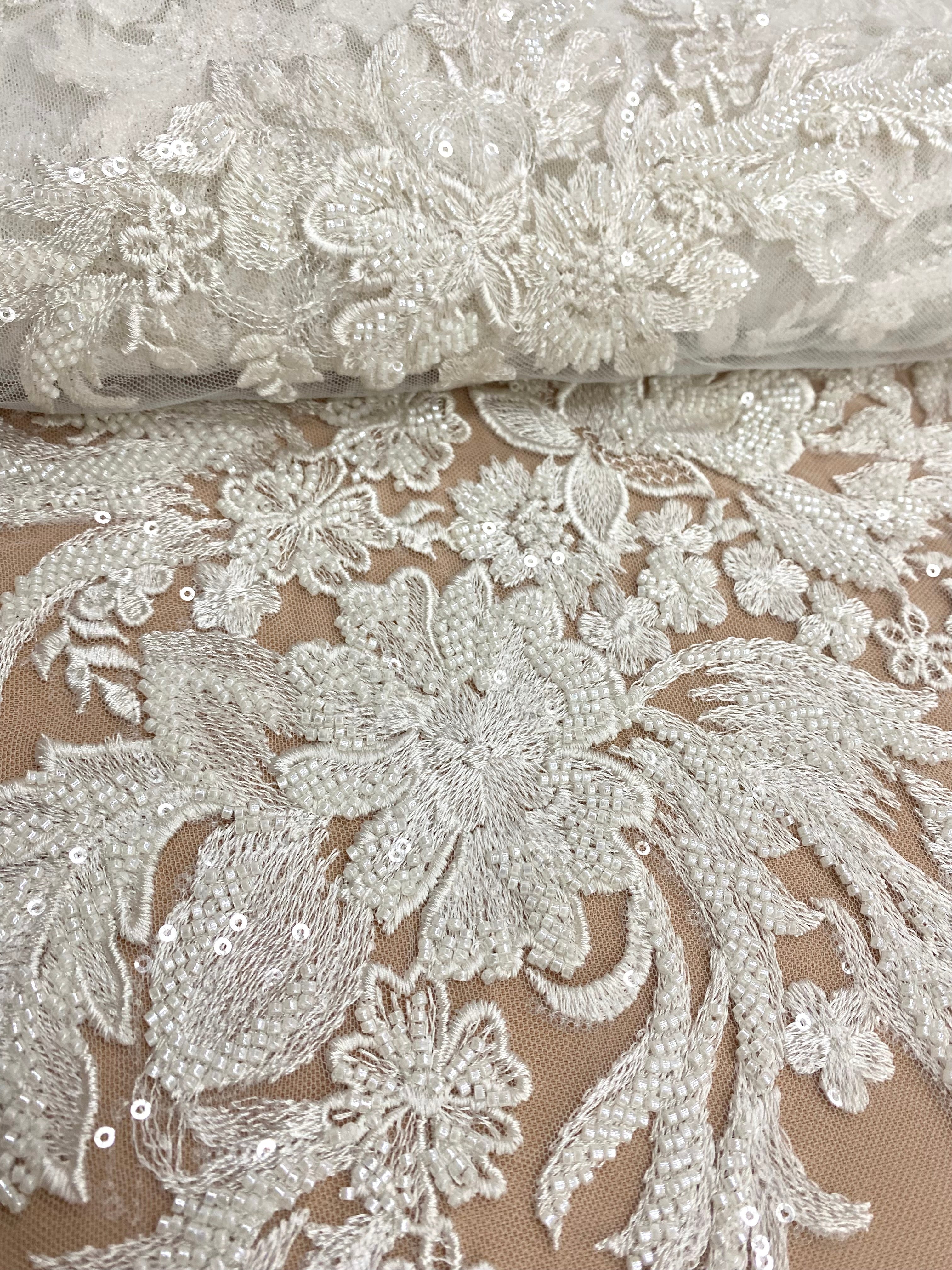 Dantela Couture Ivory virágmintás, gyöngyökkel és flitterekkel