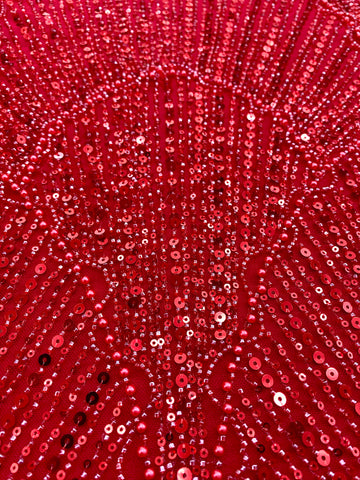 Piros Couture csipke geometriai mintával, gyöngyökkel, gyöngyöcskékkel és flitterekkel