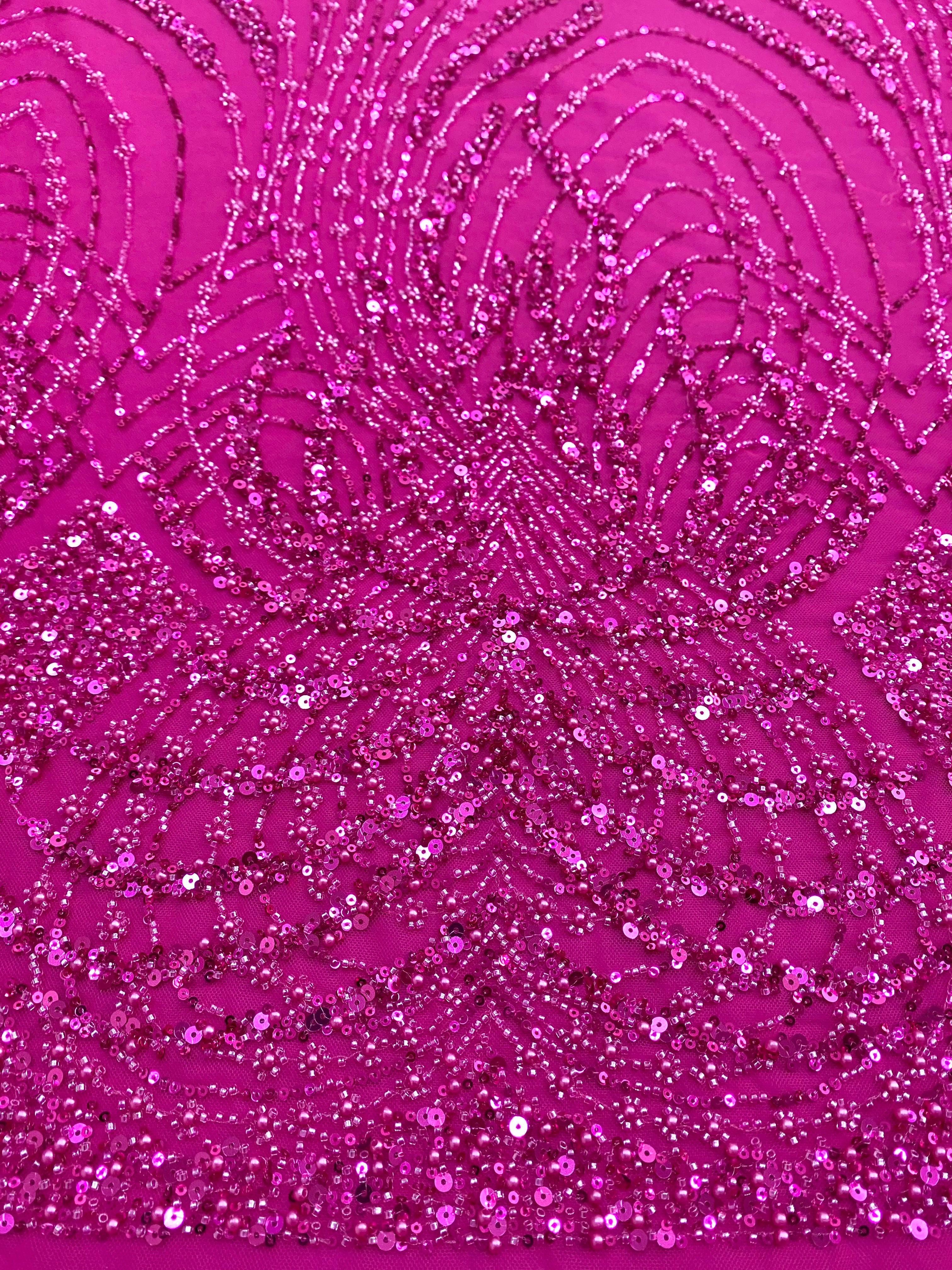 Dantela Couture Fucsia gyöngyökkel, gyöngyökkel és flitterekkel díszített panellel