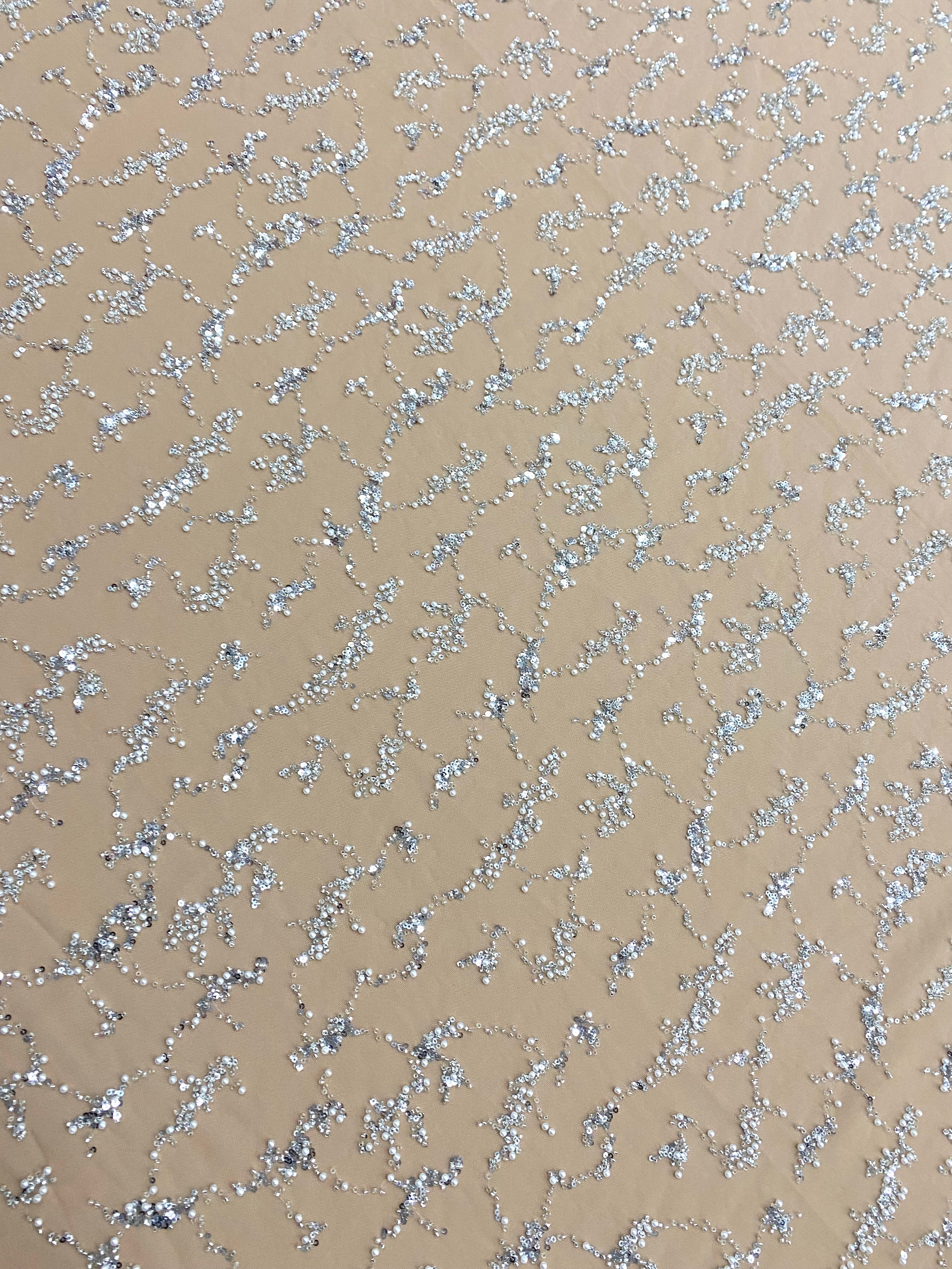 Dantela Couture Argintie pe Tulle Nude, cu Perle, Margele si Paiete