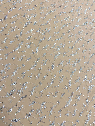 Dantela Couture Argintie pe Tulle Nude, cu Perle, Margele si Paiete