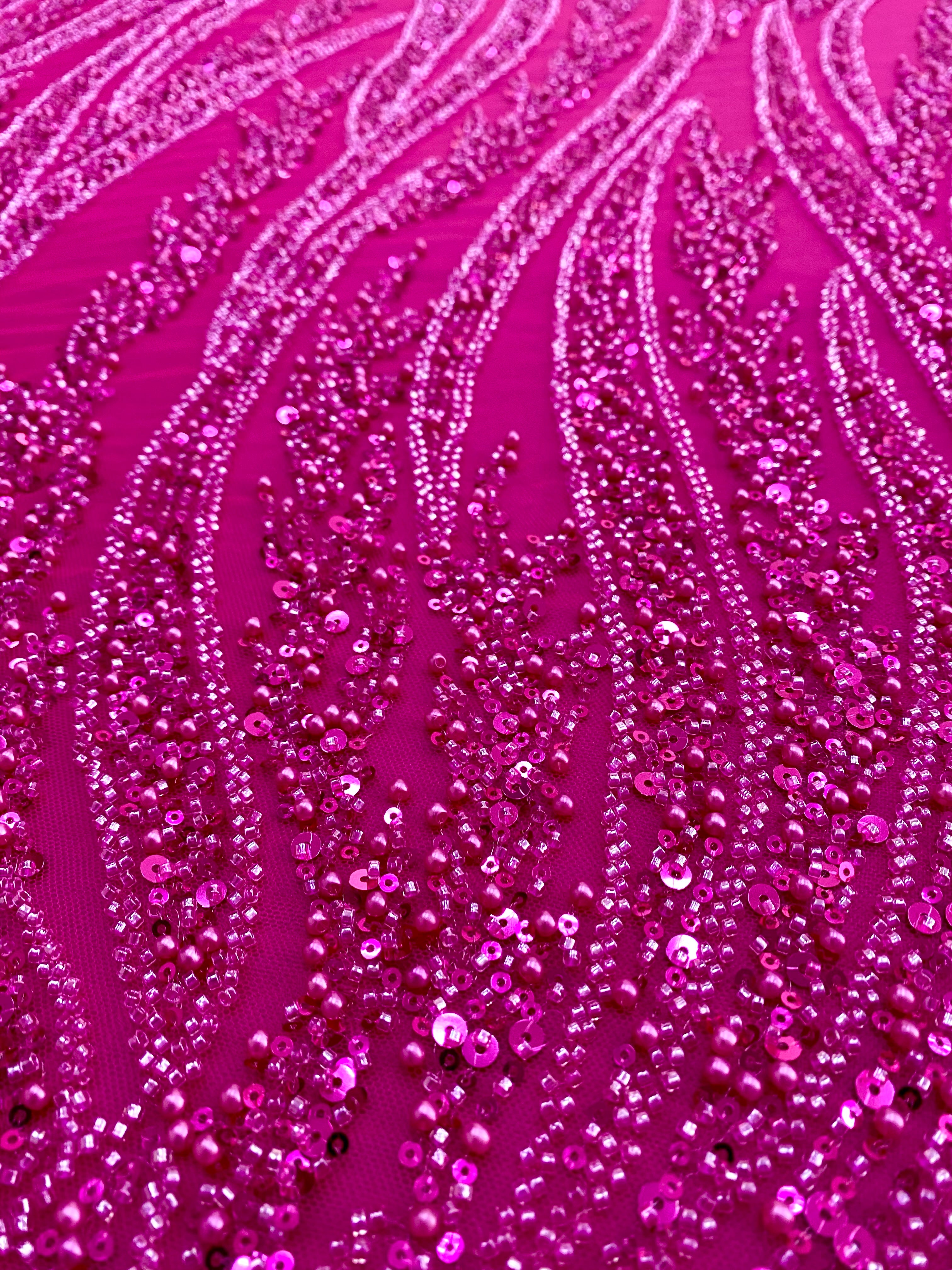 Dantela Couture Fucsia gyöngyökkel, gyöngyökkel és flitterekkel díszített panellel