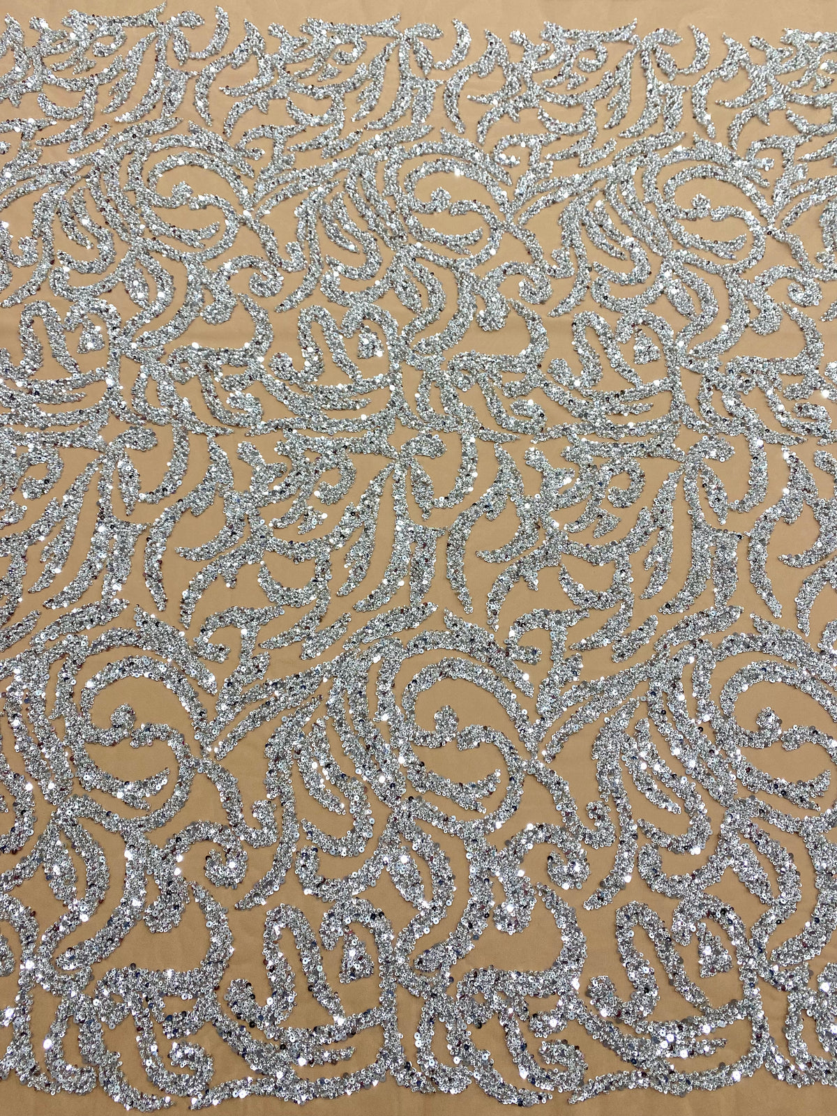 Csipke Couture ezüst tüll nude alapon gyöngyökkel és flitterekkel