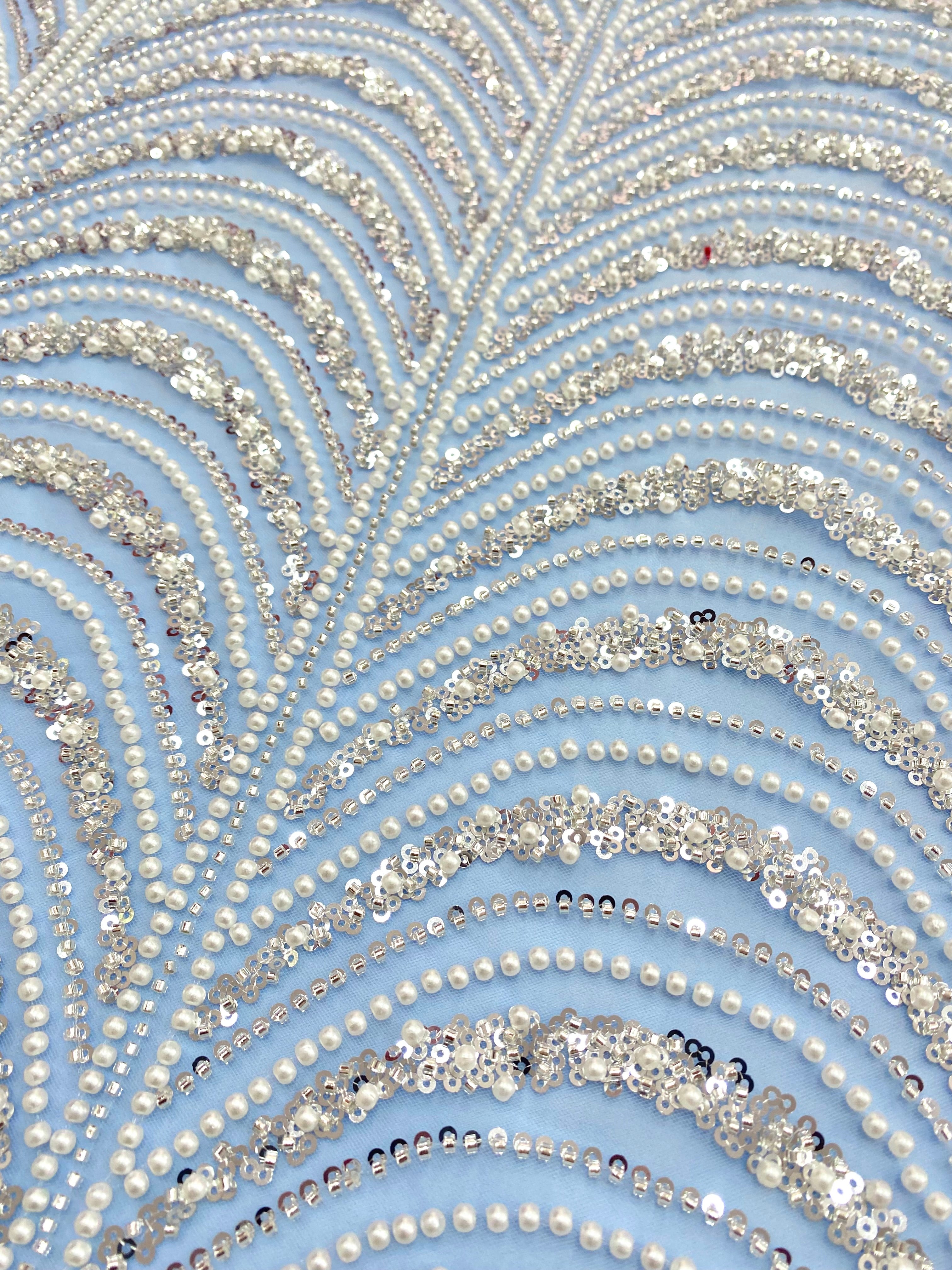 Dantela Couture Argintie pe Tulle Bleu cu Model Geometric, cu Perle, Margele si Paiete