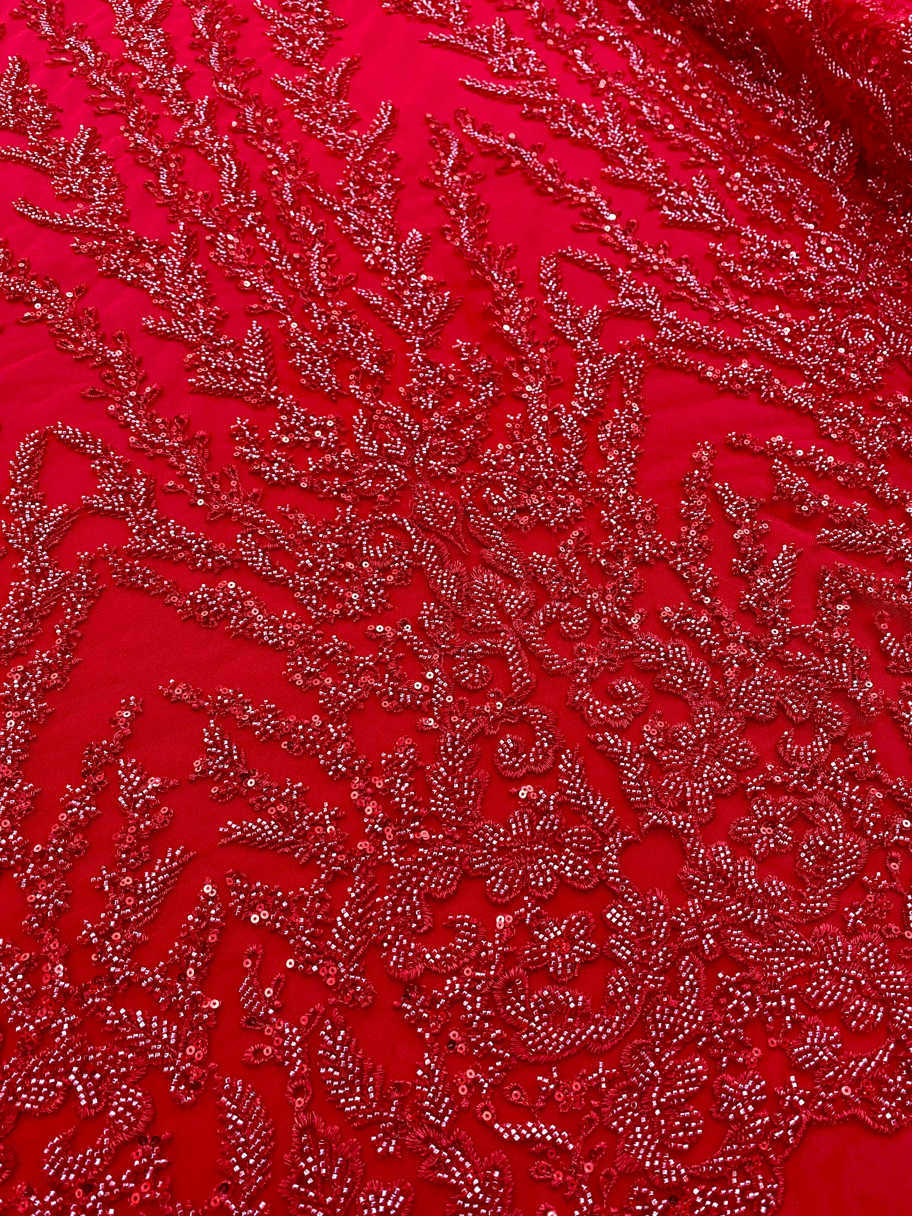 Piros Couture csipke geometriai mintával, gyöngyökkel, gyöngyöcskékkel és flitterekkel